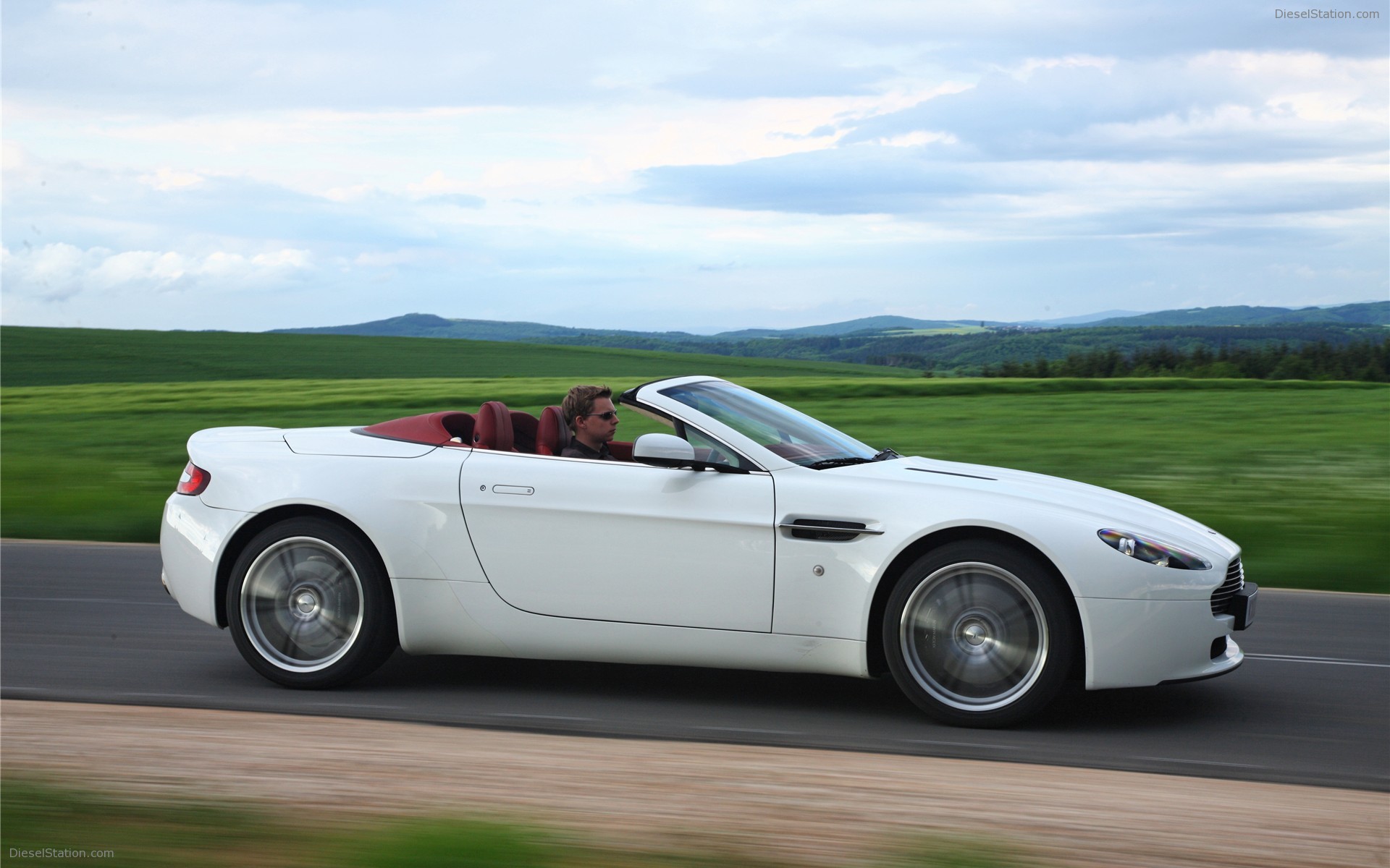 Aston Martin V8 Vantage Roadster