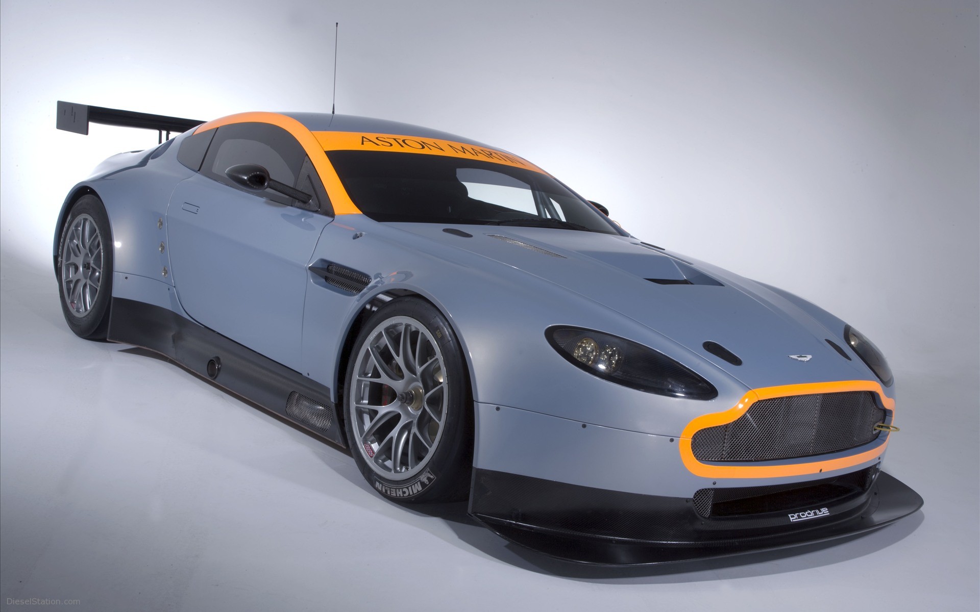 Aston Martin Vantage GT2