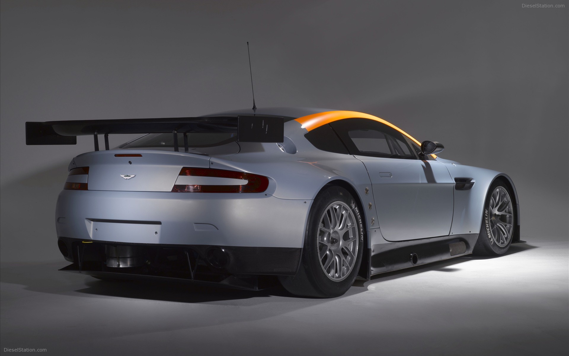 Aston Martin Vantage GT2