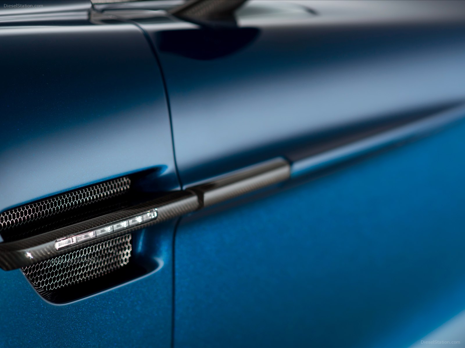 Aston Martin Vanquish Volante 2014