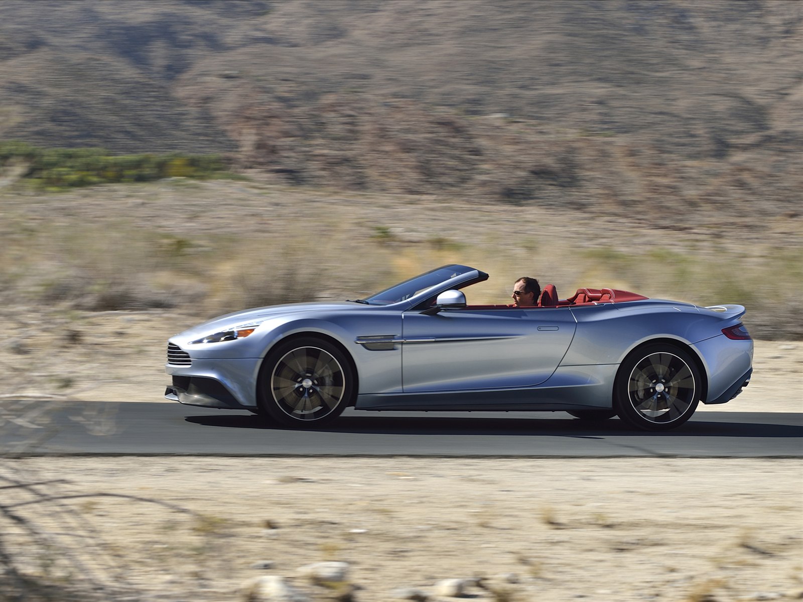 Aston Martin Vanquish Volante 2014