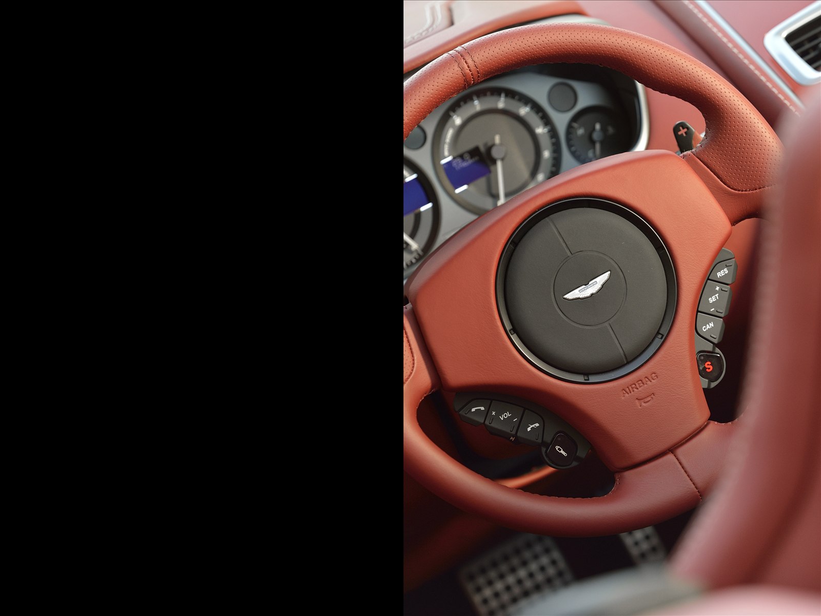 Aston Martin Vanquish Volante 2014