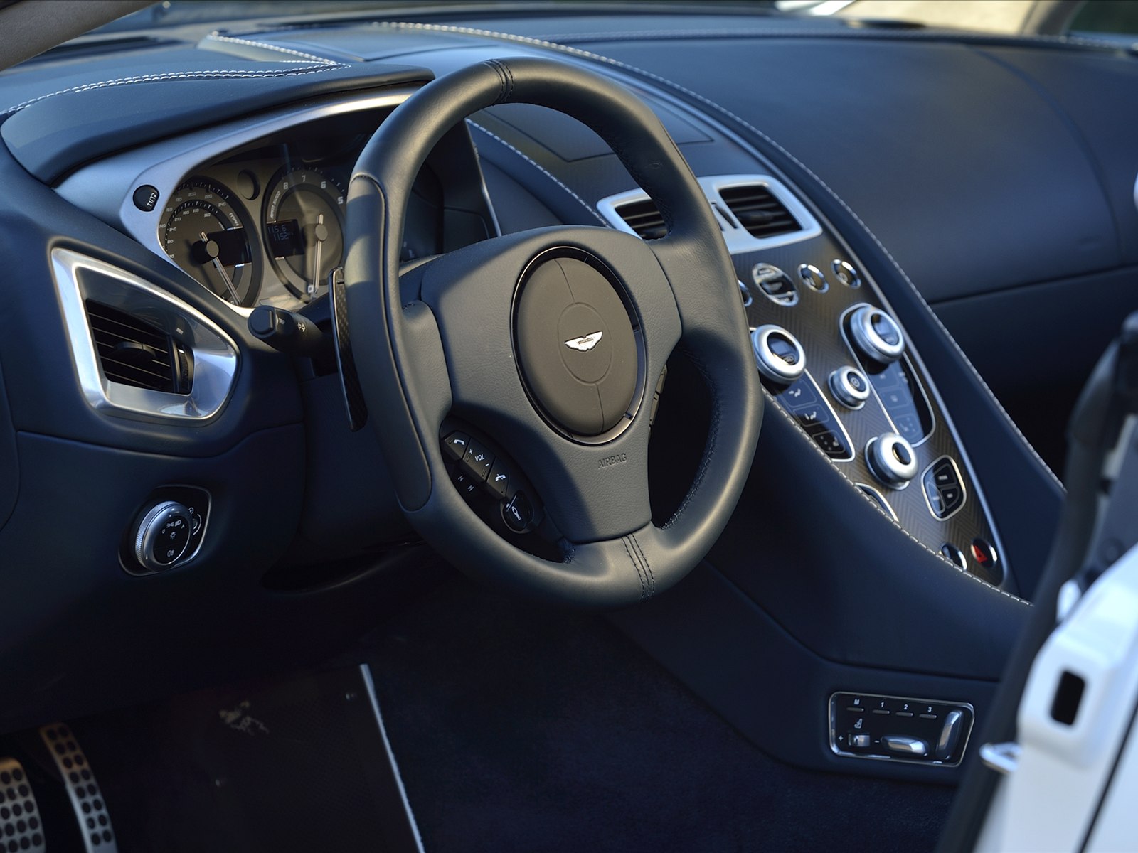 Aston Martin Vanquish Volante 2014