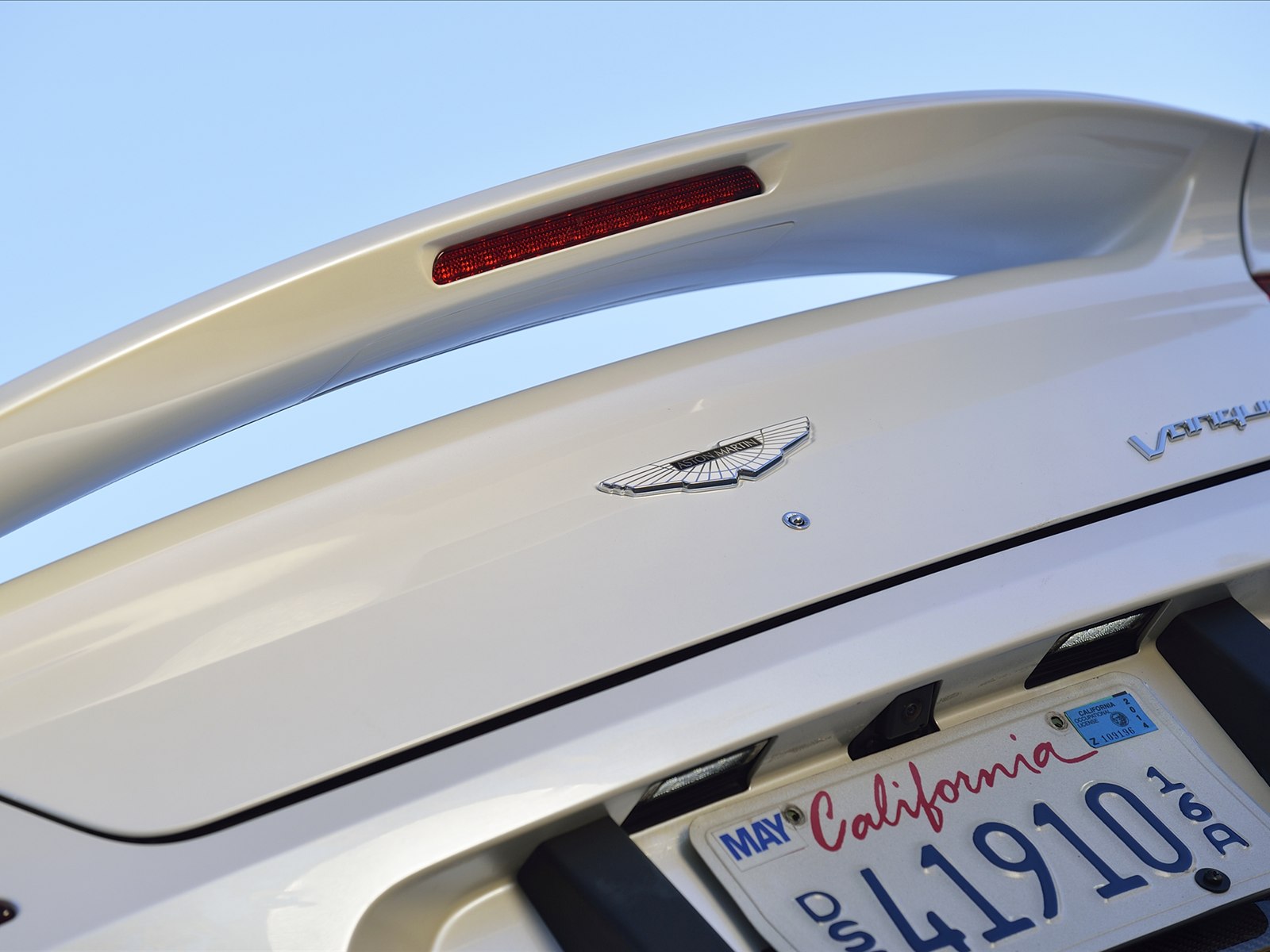 Aston Martin Vanquish Volante 2014