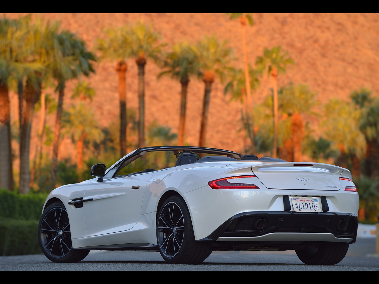 Aston Martin Vanquish Volante 2014