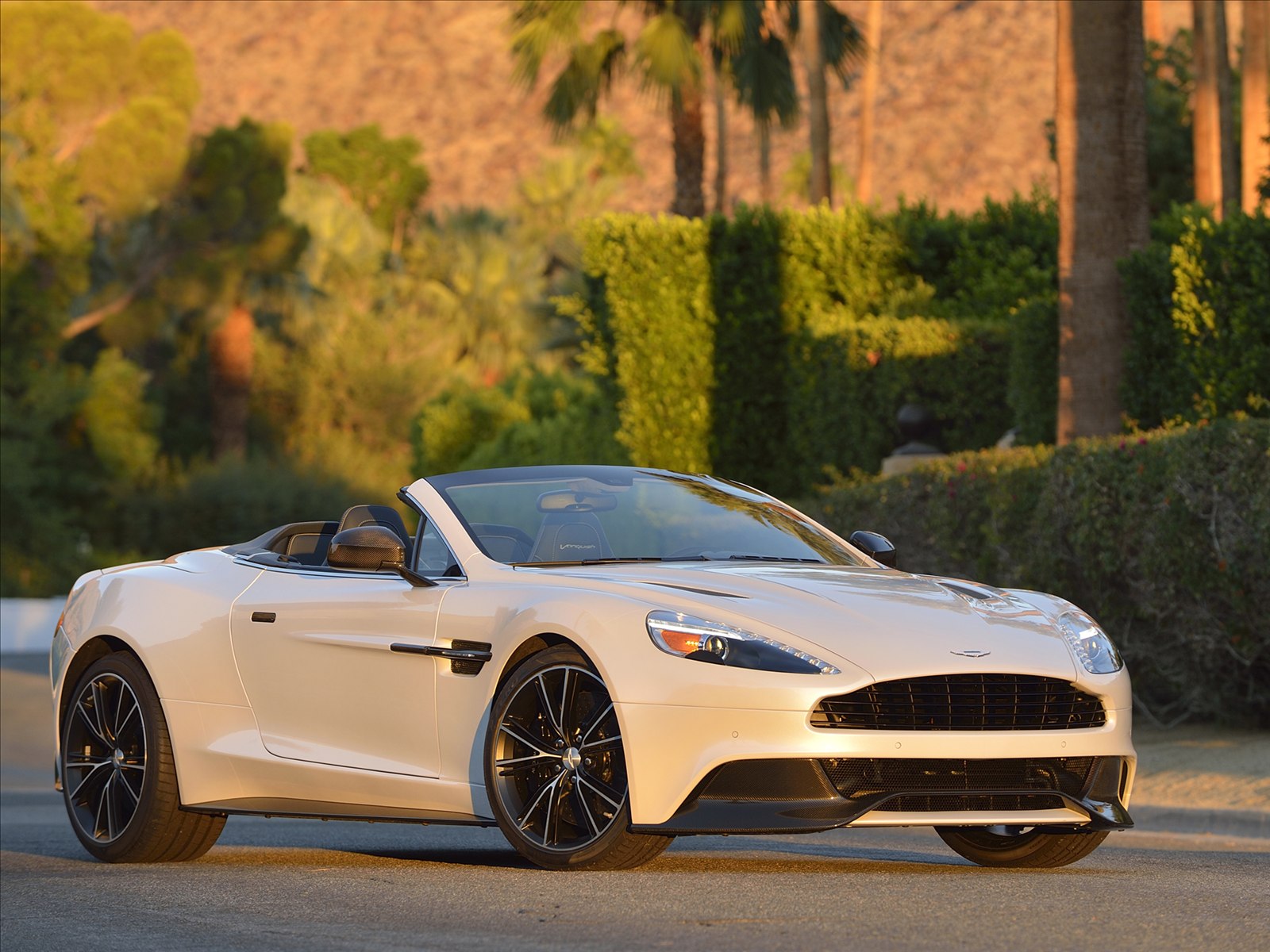 Aston Martin Vanquish Volante 2014