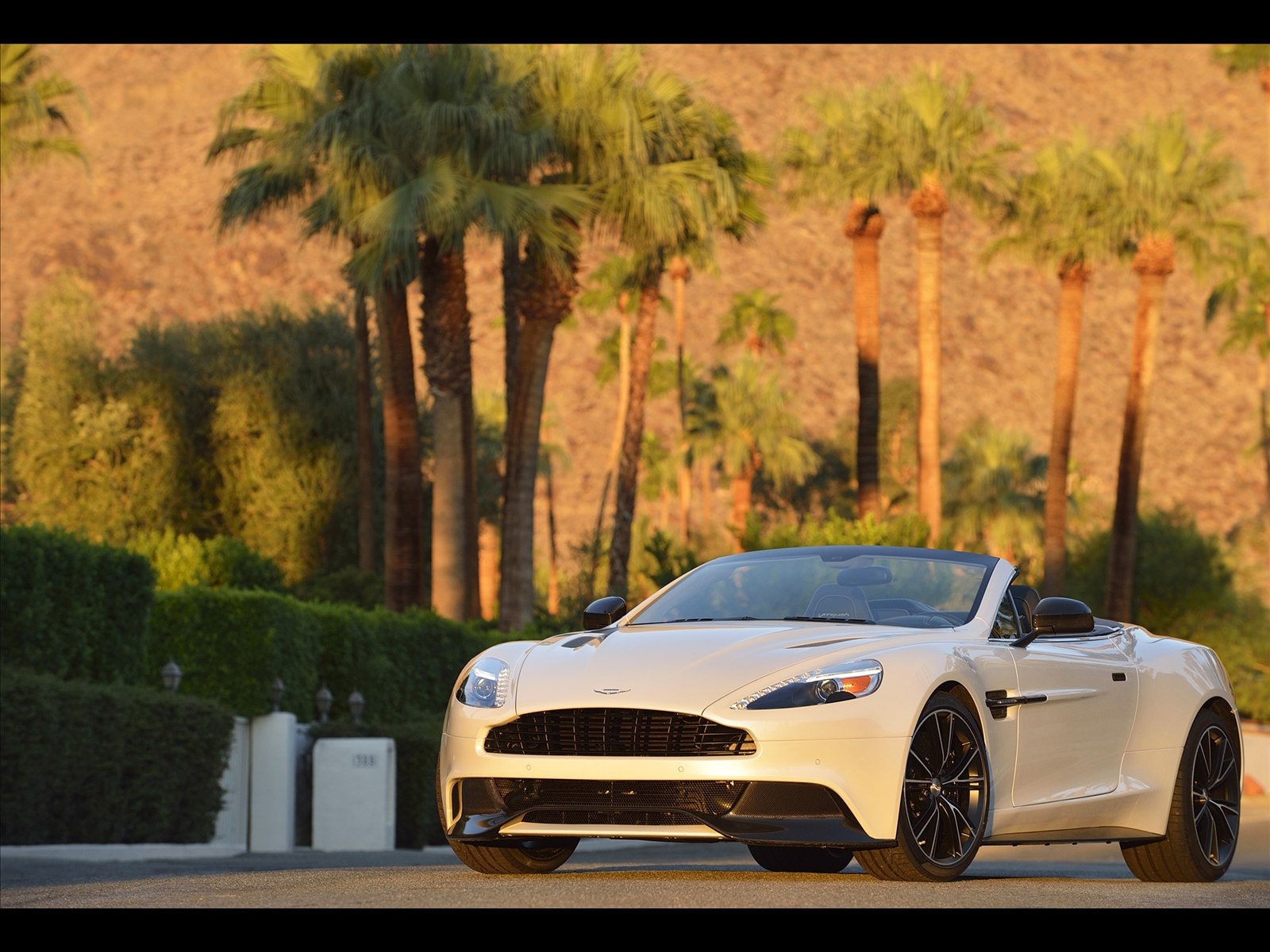 Aston Martin Vanquish Volante 2014