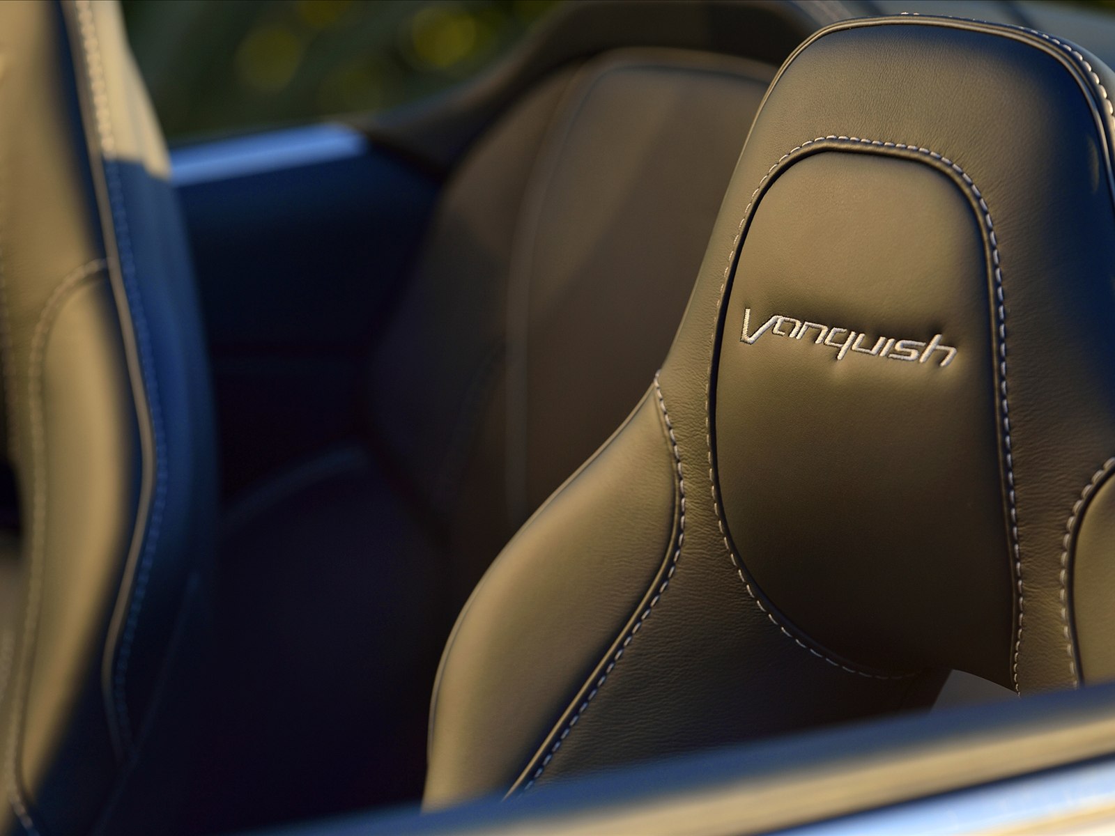 Aston Martin Vanquish Volante 2014