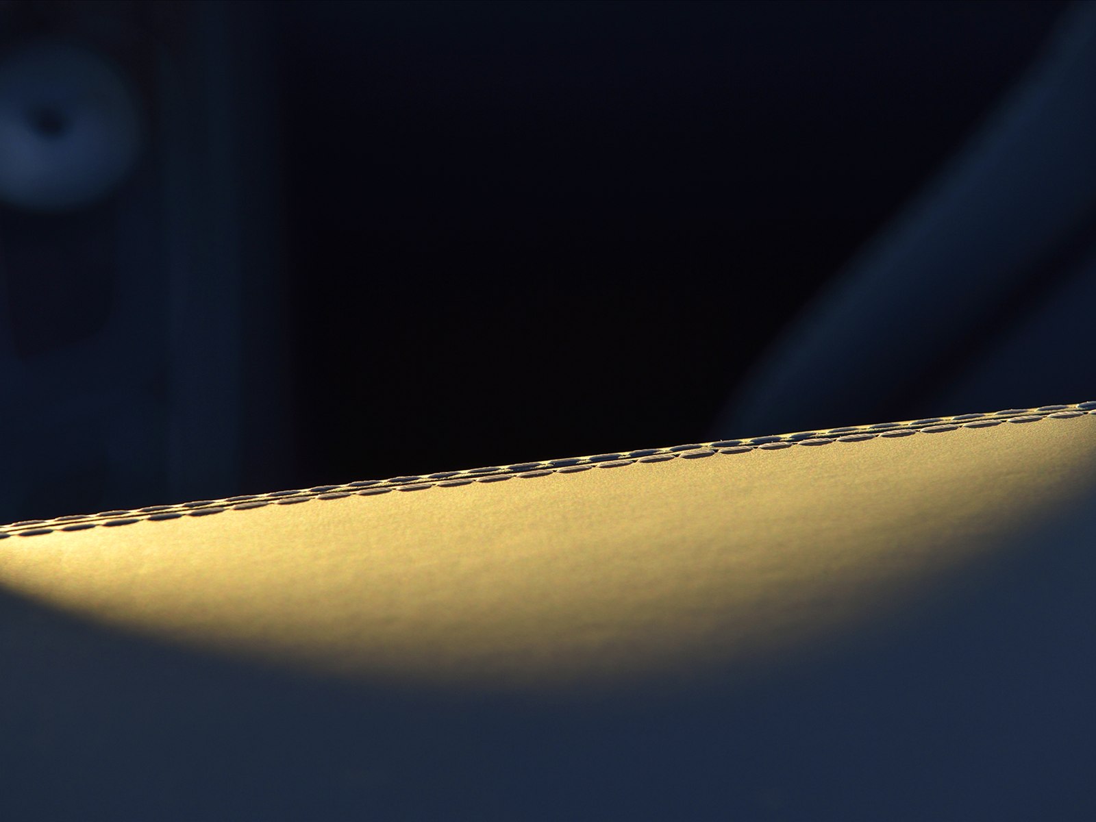 Aston Martin Vanquish Volante 2014