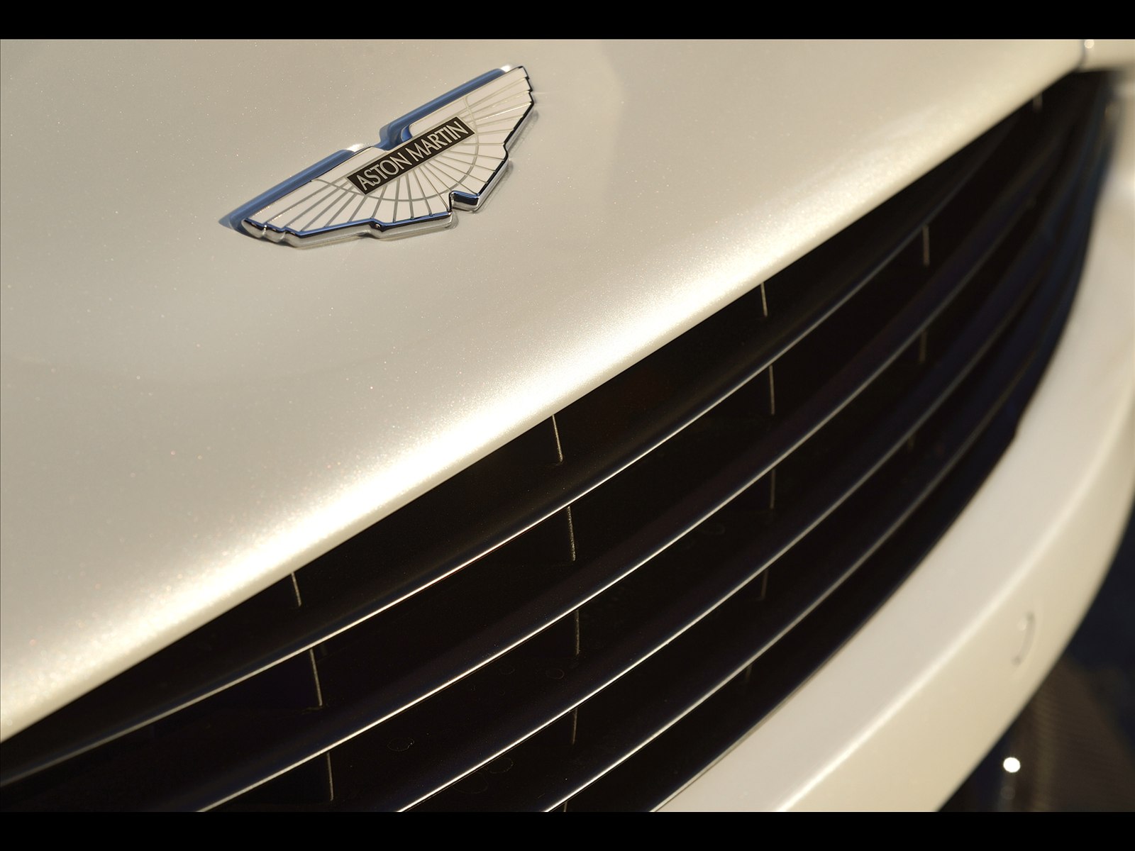Aston Martin Vanquish Volante 2014