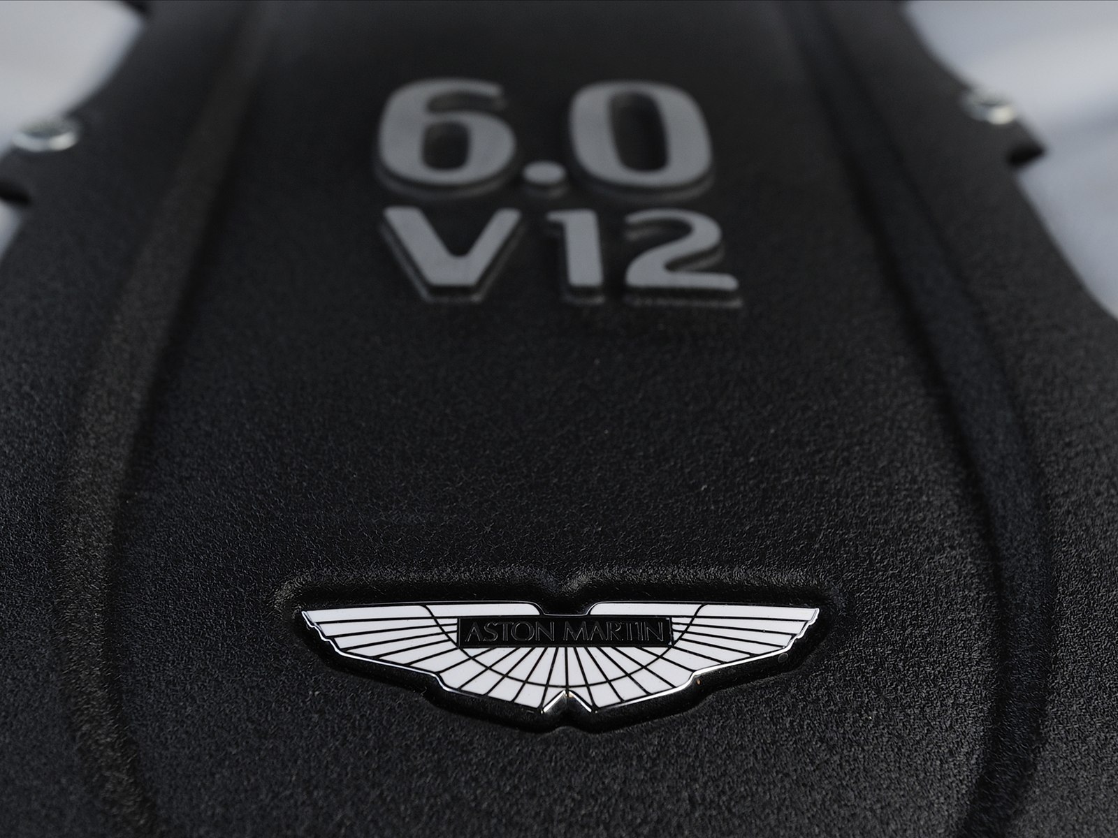 Aston Martin Vanquish Volante 2014