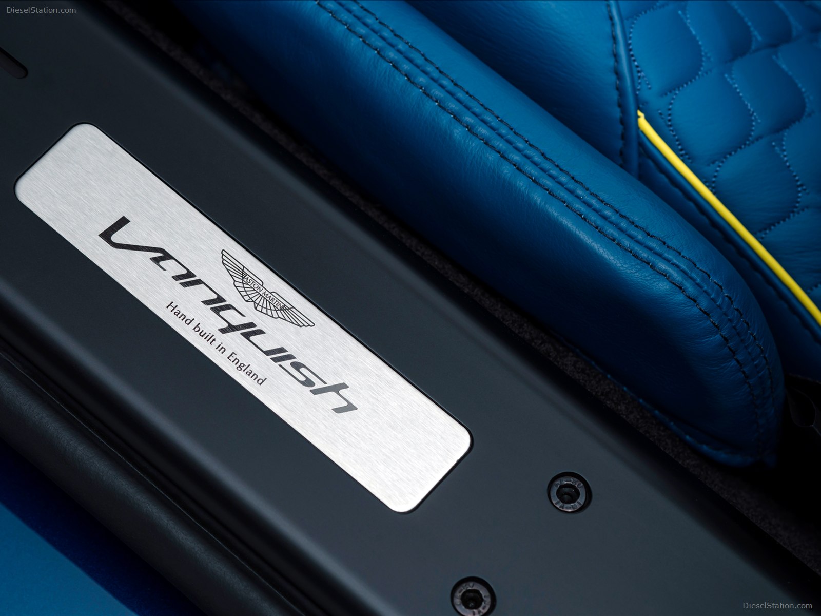 Aston Martin Vanquish Volante 2014