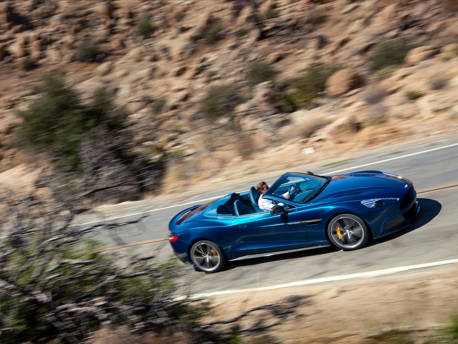 Aston Martin Vanquish Volante 2014