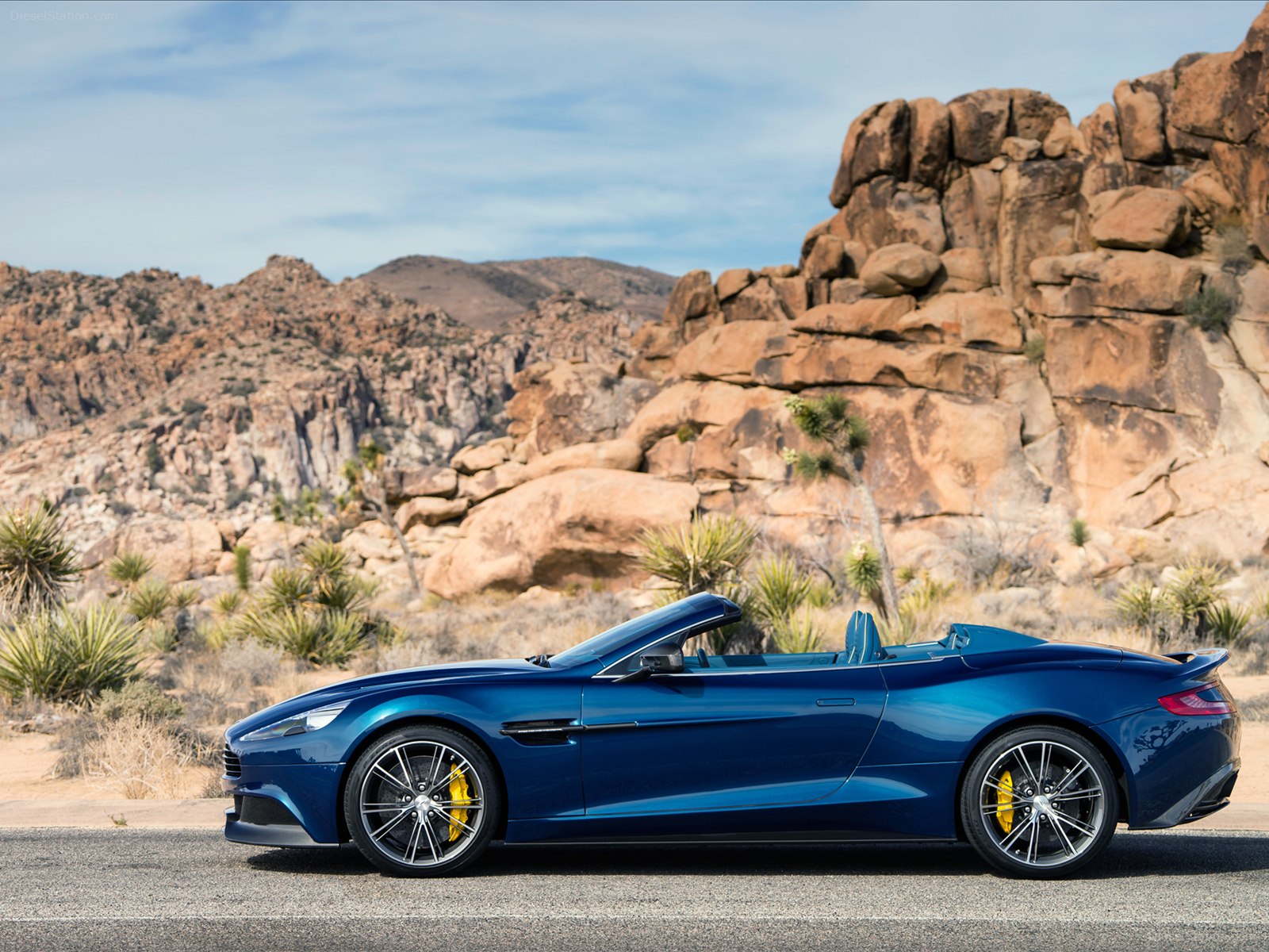Aston Martin Vanquish Volante 2014