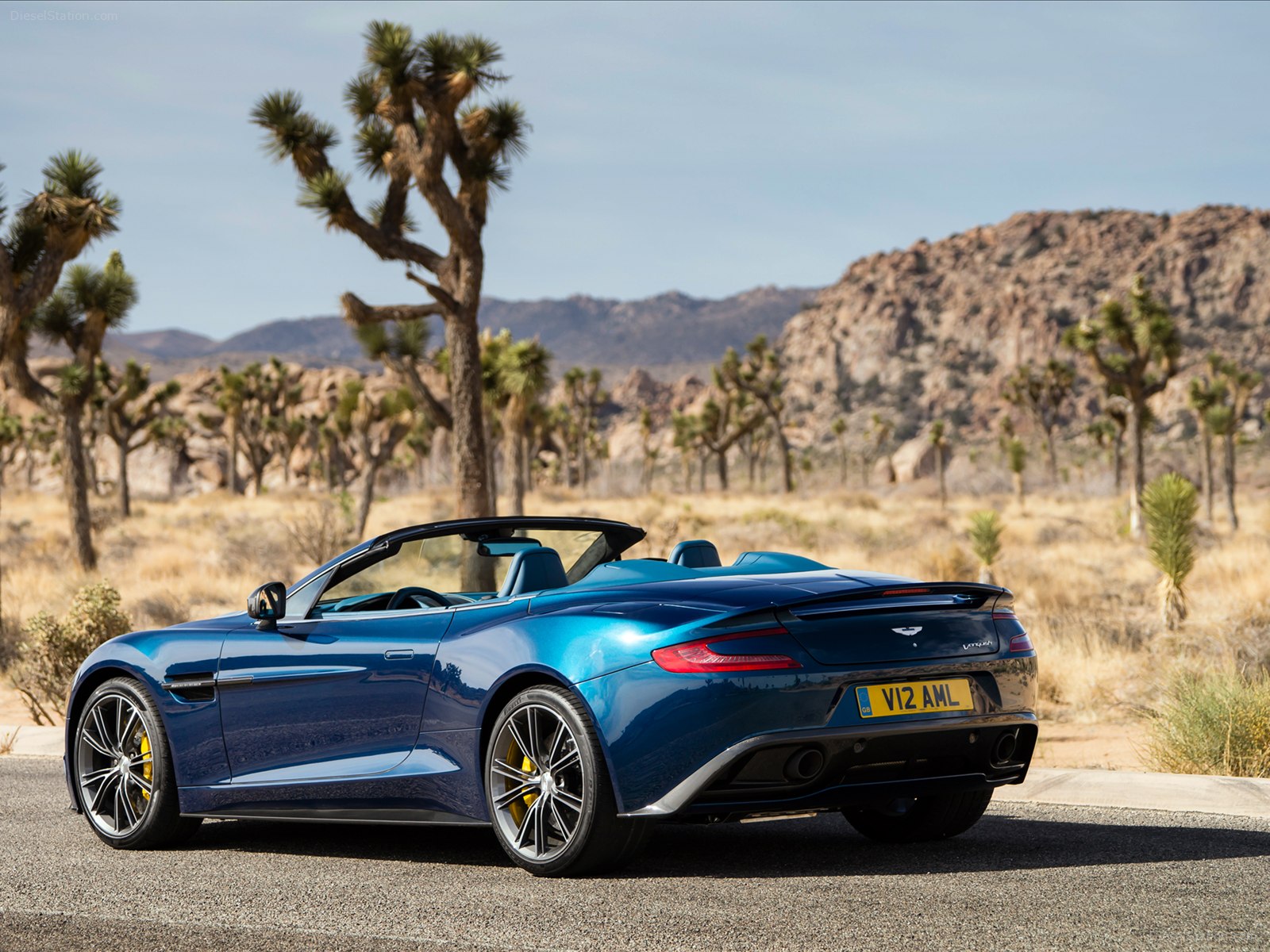 Aston Martin Vanquish Volante 2014