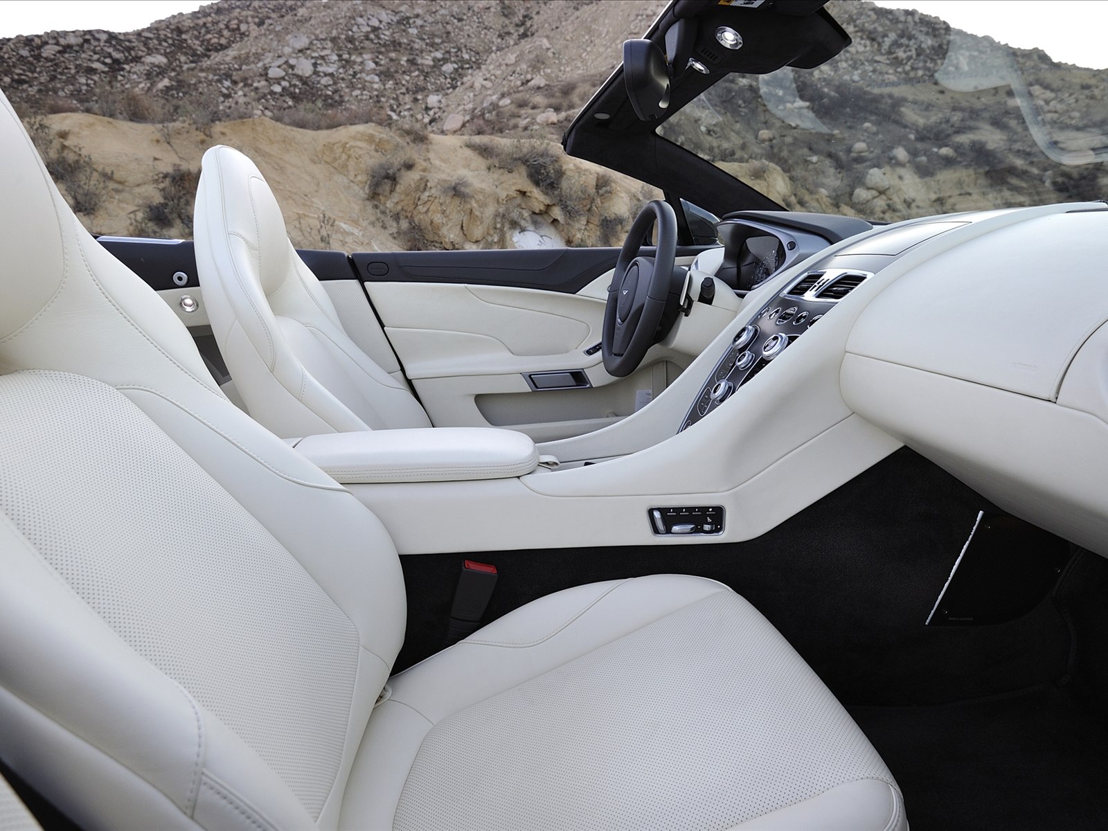 Aston Martin Vanquish Volante 2014