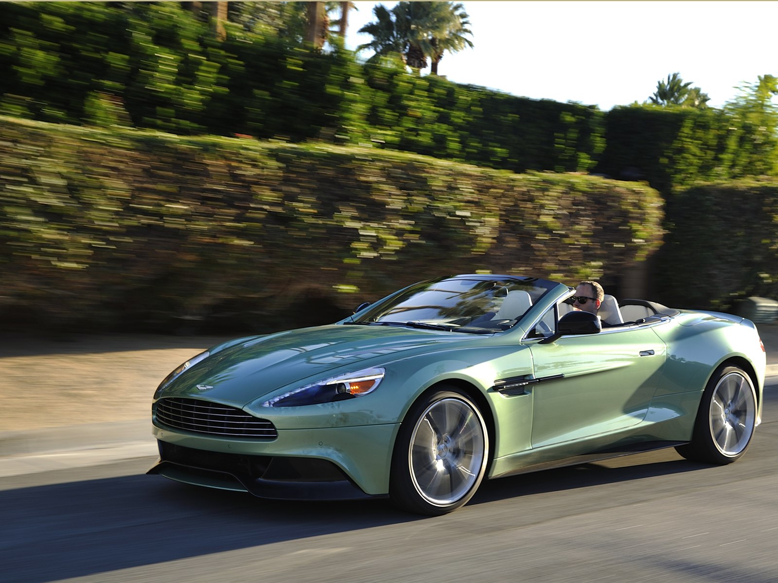 Aston Martin Vanquish Volante 2014