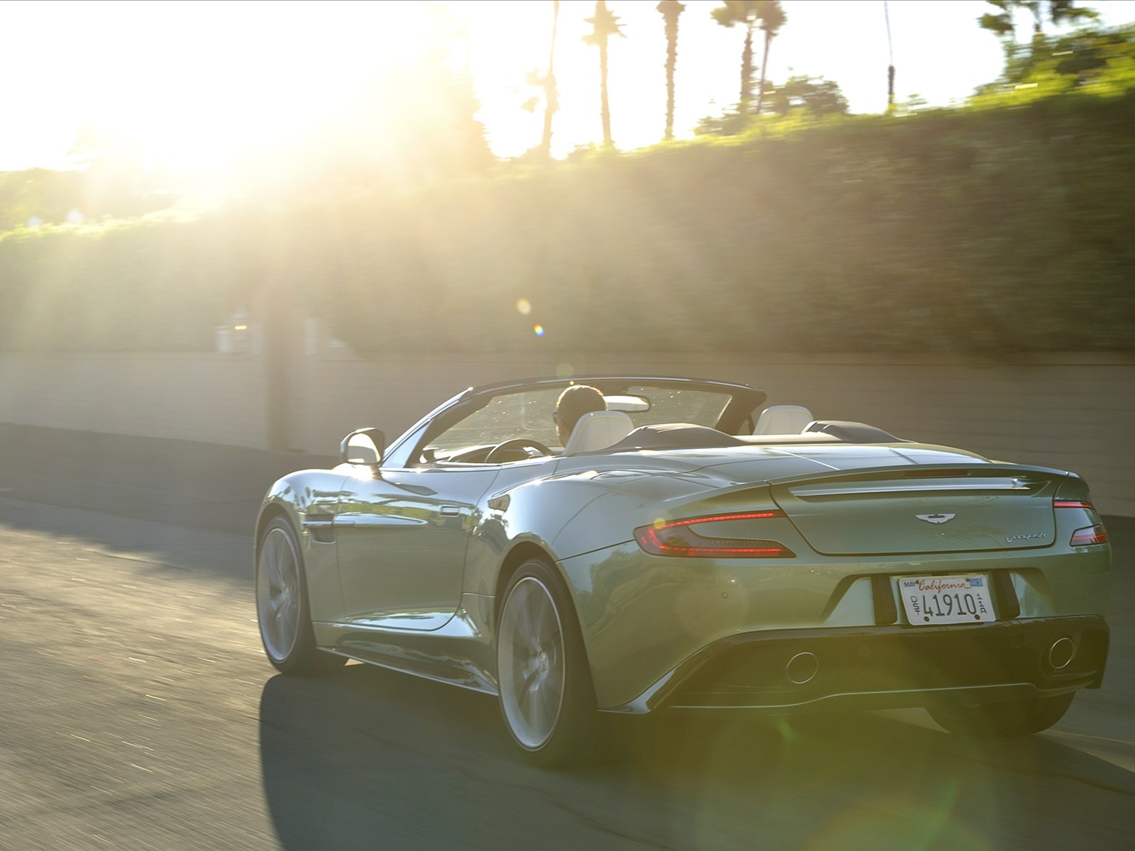 Aston Martin Vanquish Volante 2014