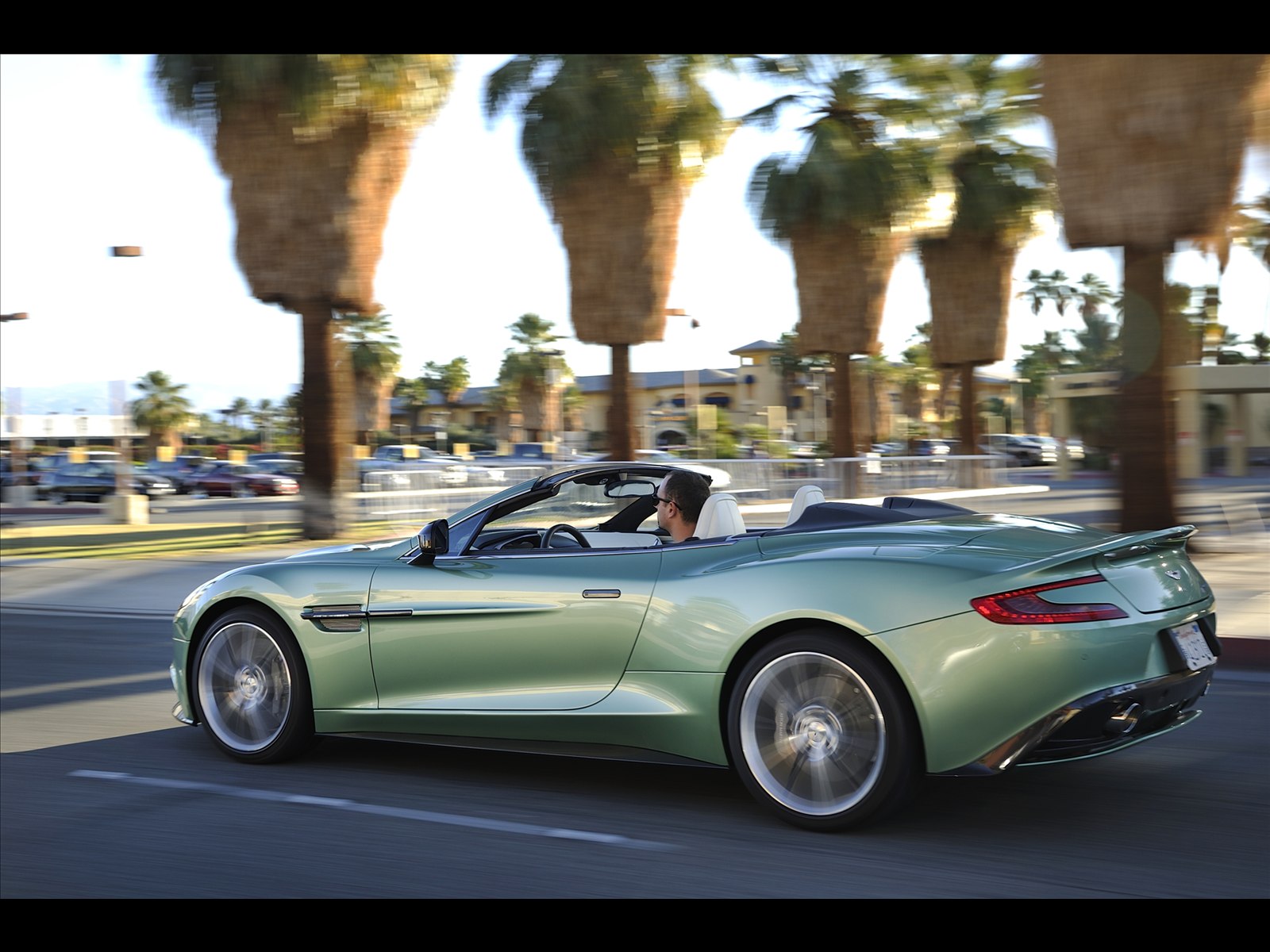 Aston Martin Vanquish Volante 2014