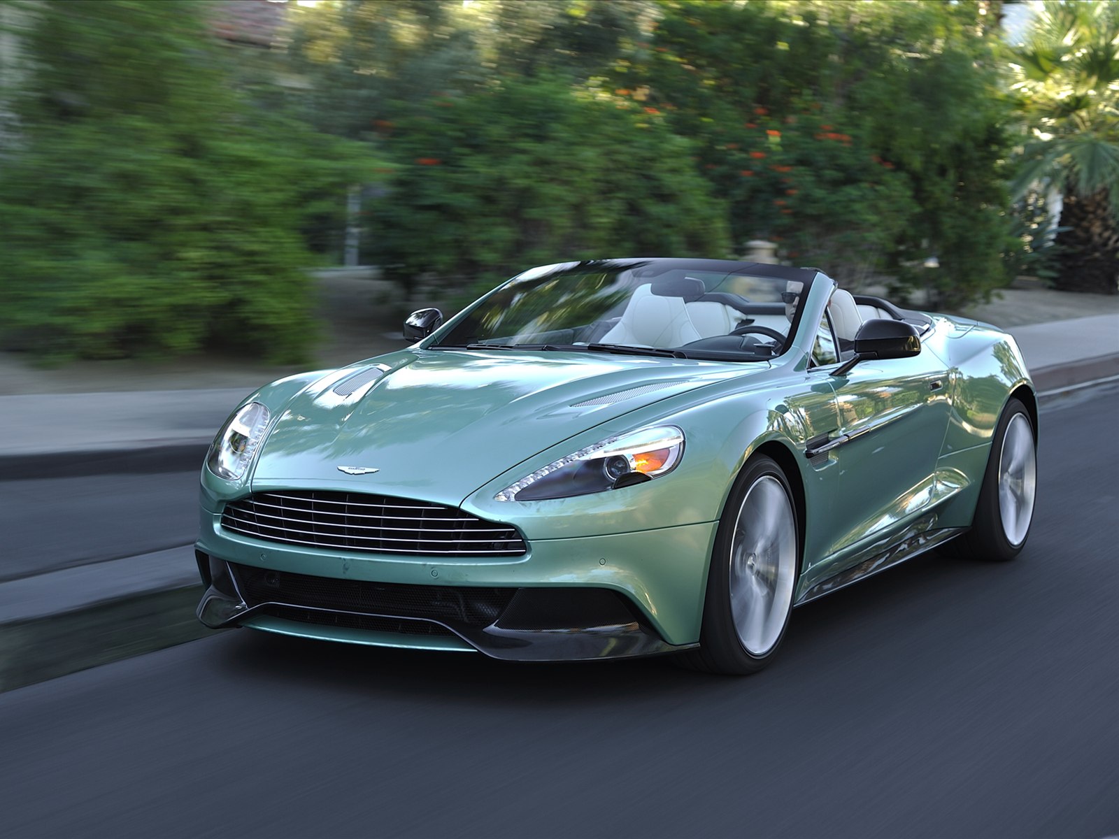 Aston Martin Vanquish Volante 2014