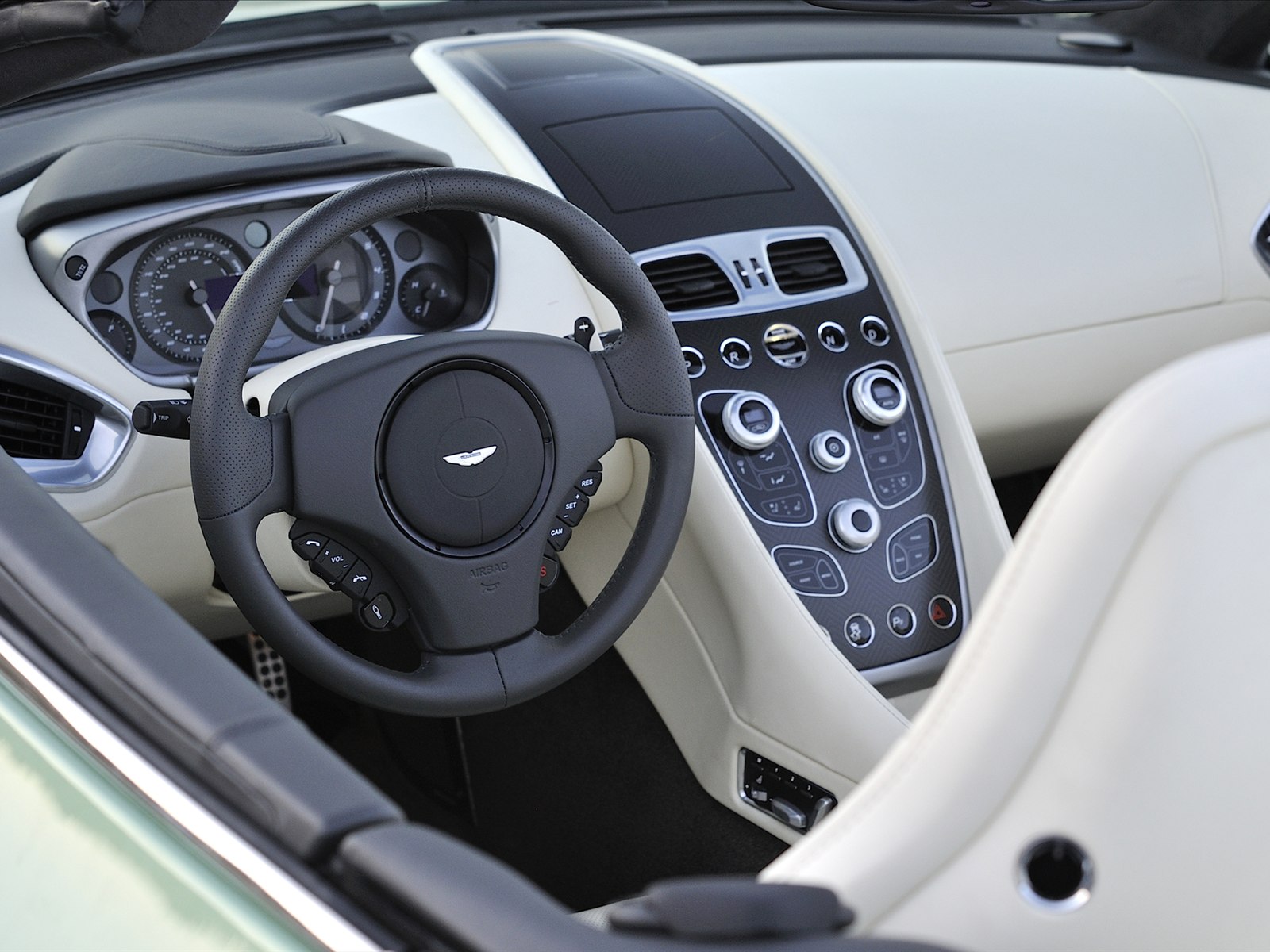 Aston Martin Vanquish Volante 2014
