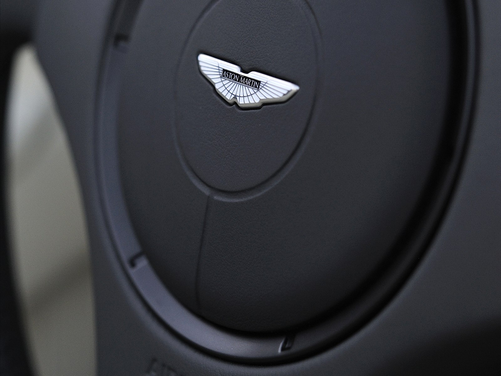 Aston Martin Vanquish Volante 2014