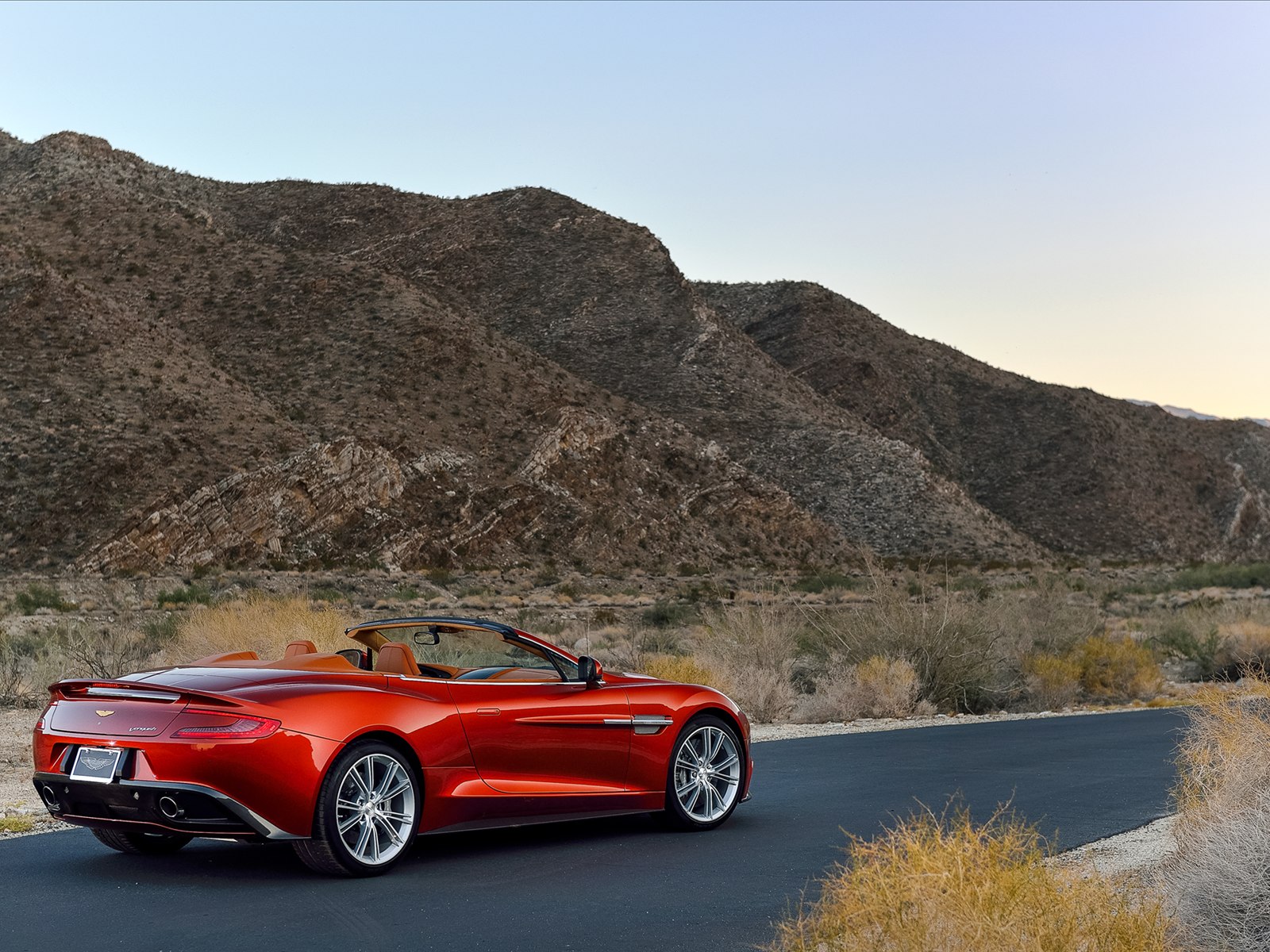 Aston Martin Vanquish Volante 2014