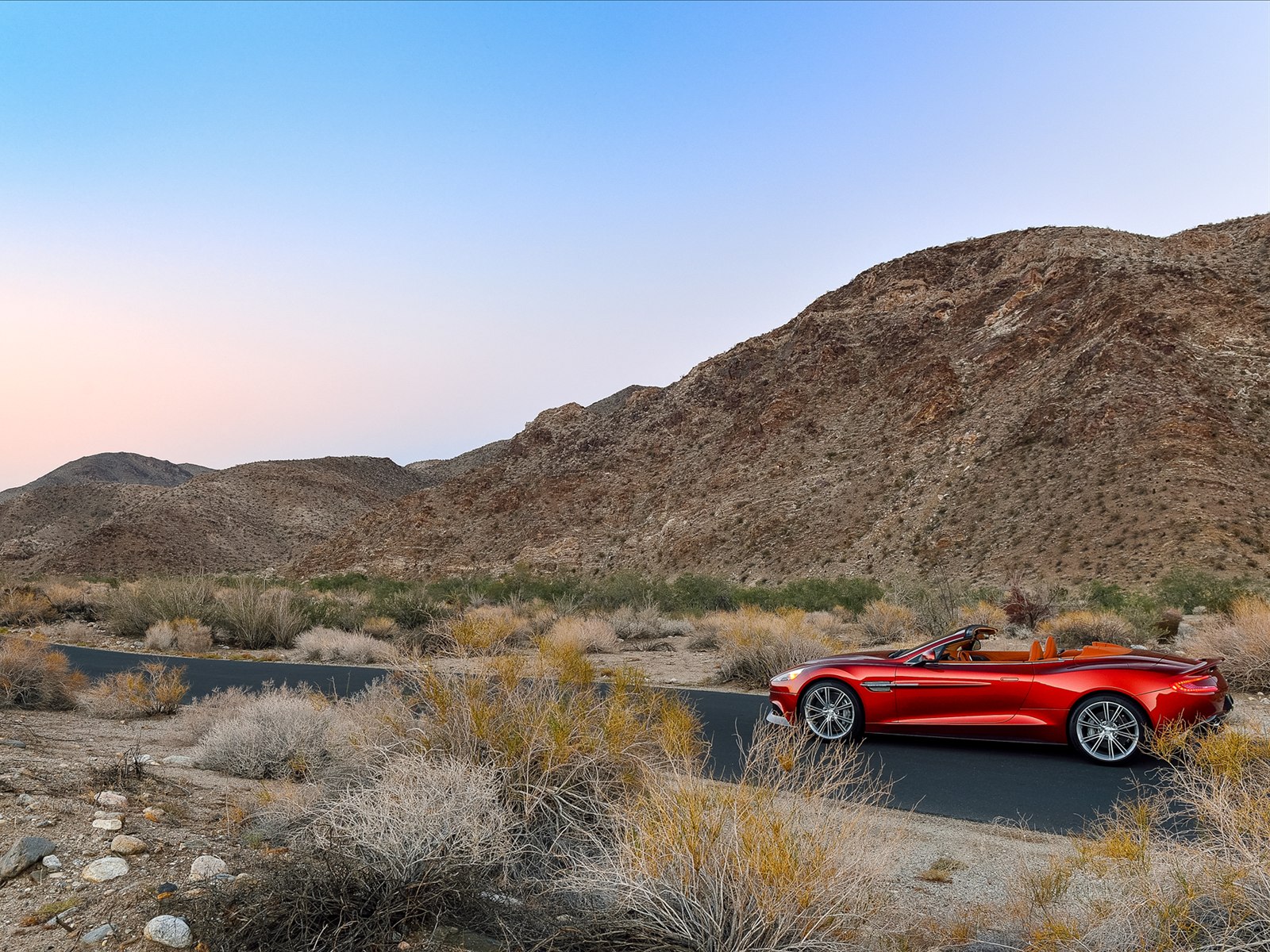 Aston Martin Vanquish Volante 2014