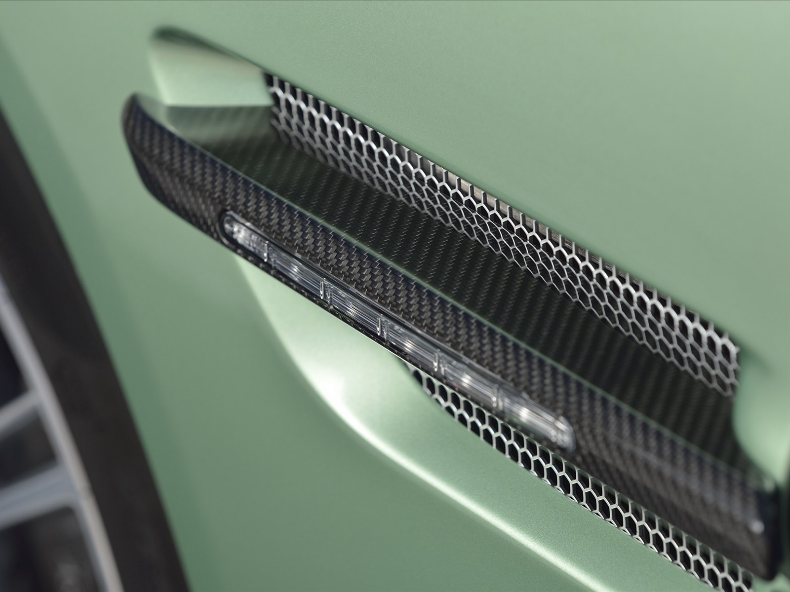 Aston Martin Vanquish Volante 2014