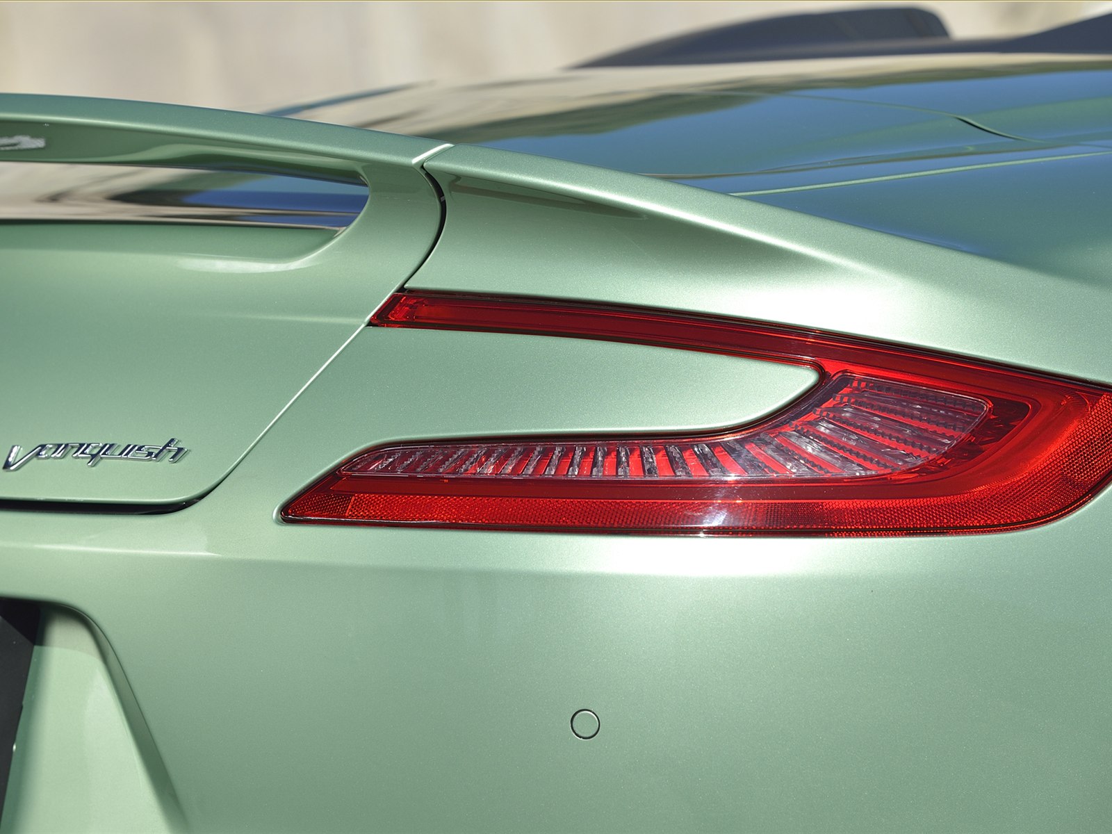 Aston Martin Vanquish Volante 2014