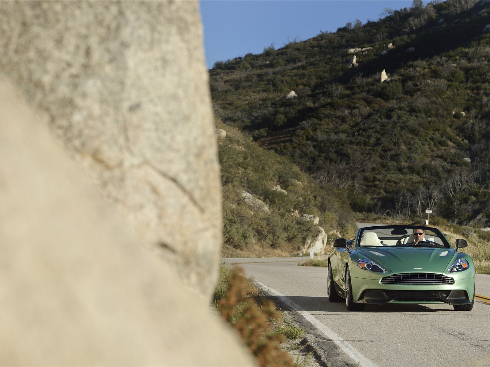 Aston Martin Vanquish Volante 2014
