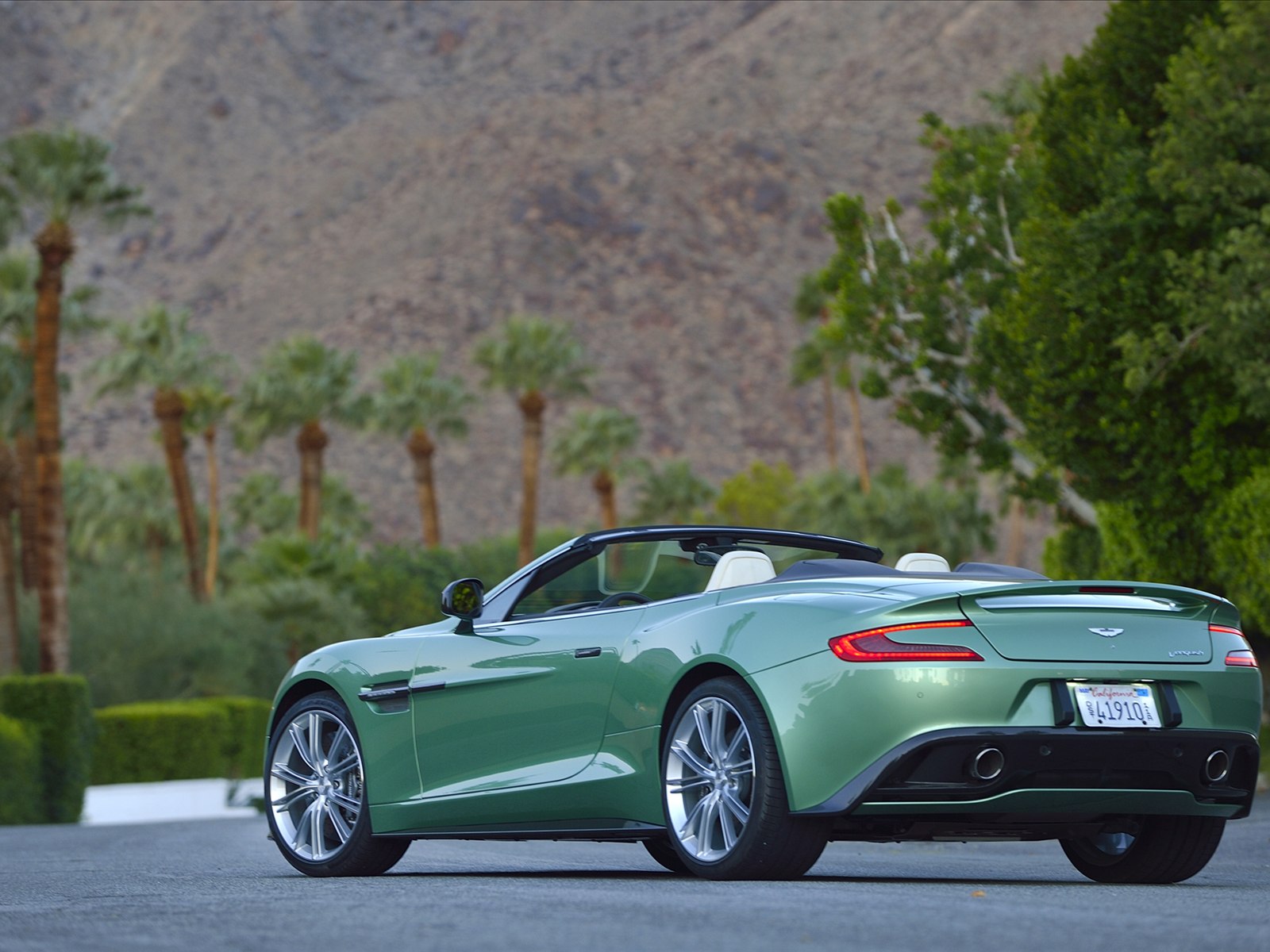 Aston Martin Vanquish Volante 2014