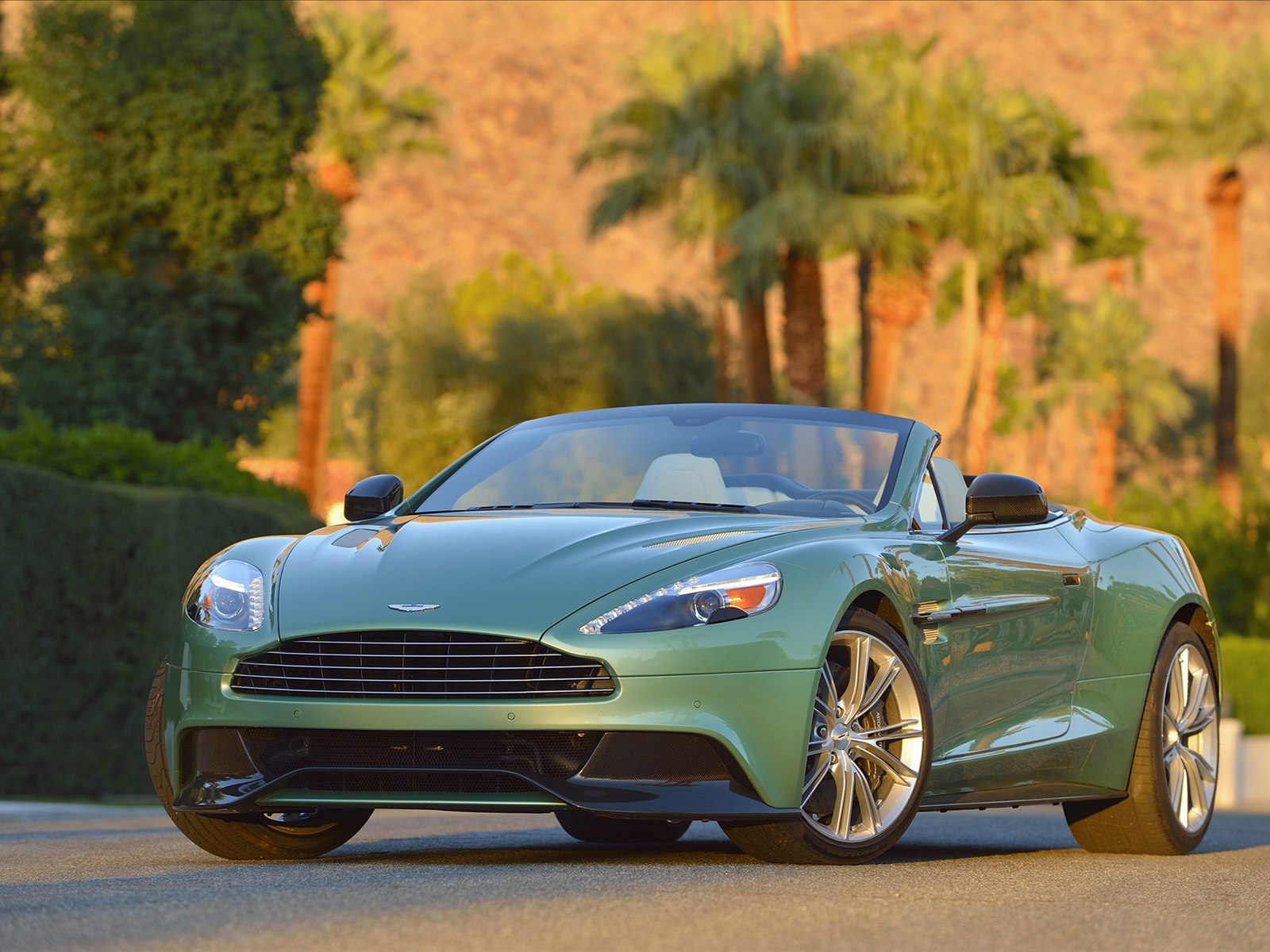 Aston Martin Vanquish Volante 2014