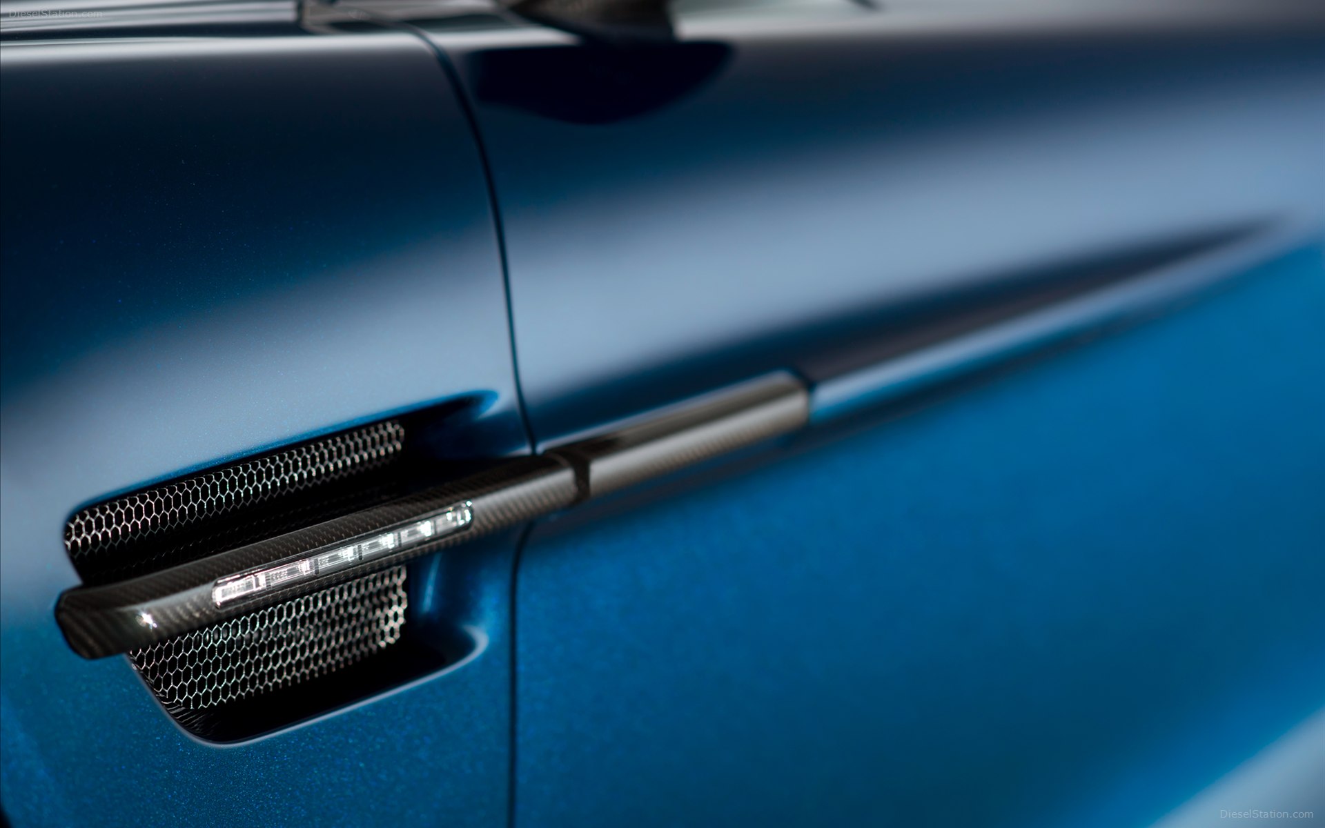 Aston Martin Vanquish Volante 2014