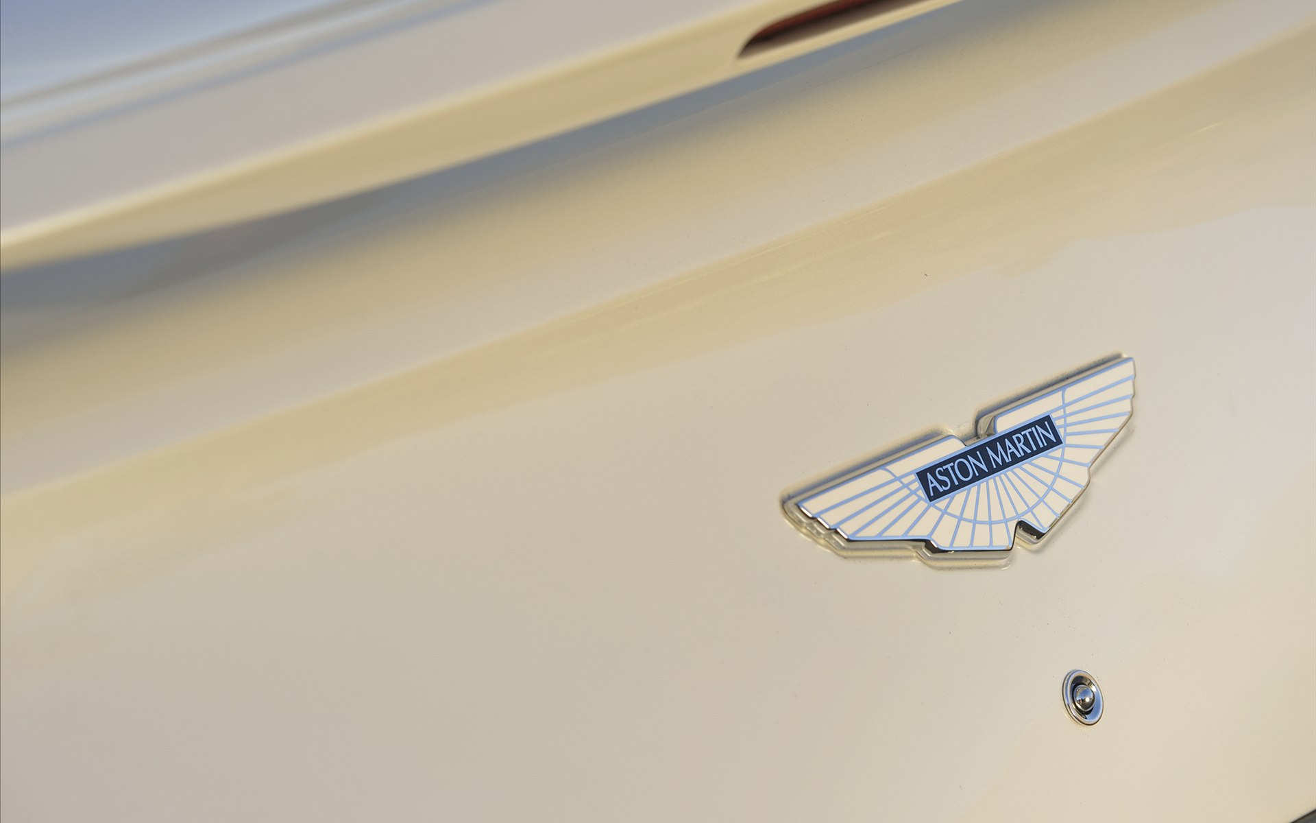 Aston Martin Vanquish Volante 2014