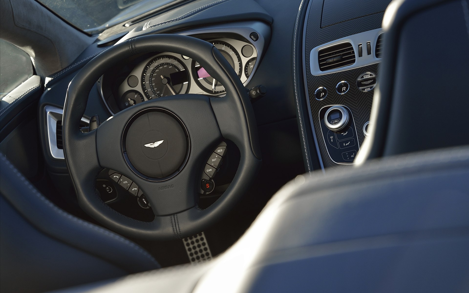 Aston Martin Vanquish Volante 2014