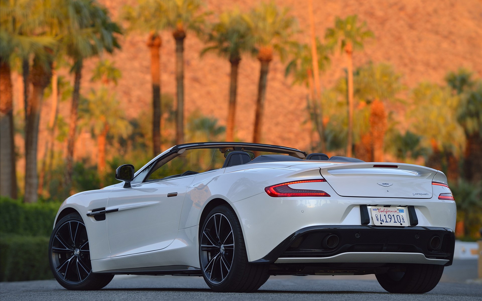 Aston Martin Vanquish Volante 2014