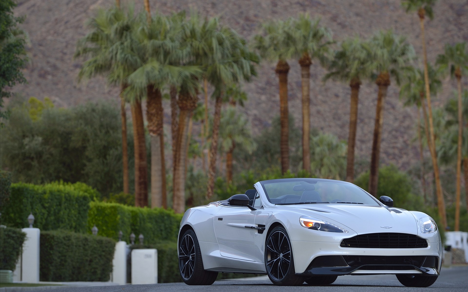 Aston Martin Vanquish Volante 2014