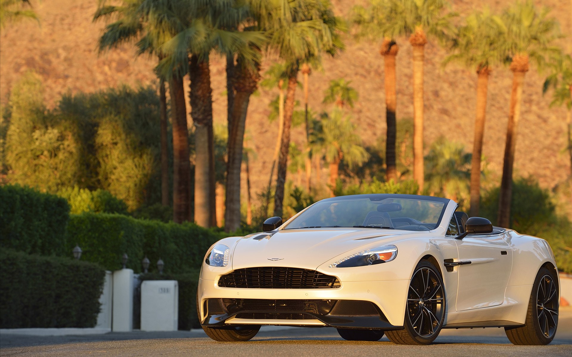 Aston Martin Vanquish Volante 2014