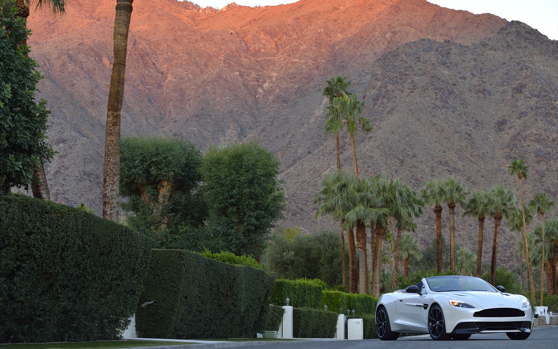Aston Martin Vanquish Volante 2014