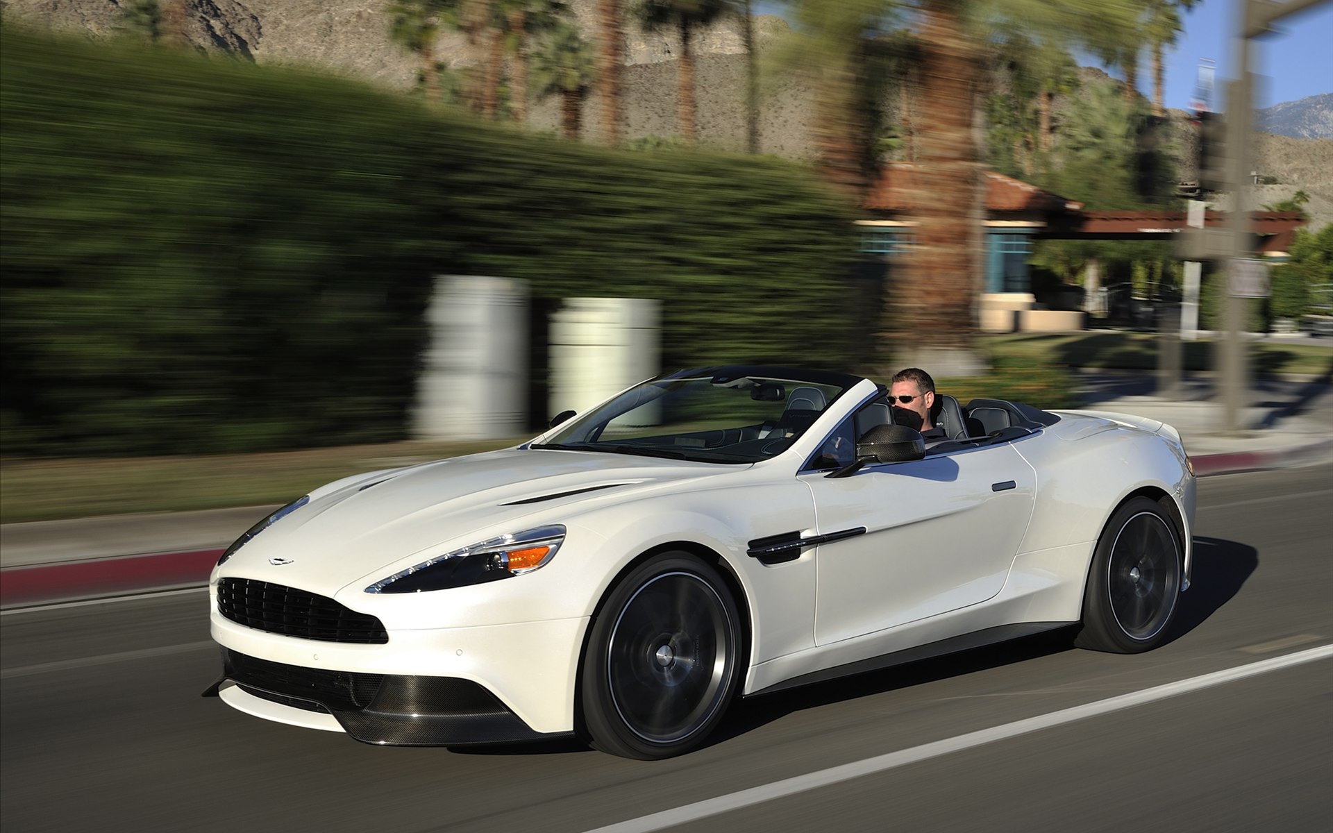 Aston Martin Vanquish Volante 2014