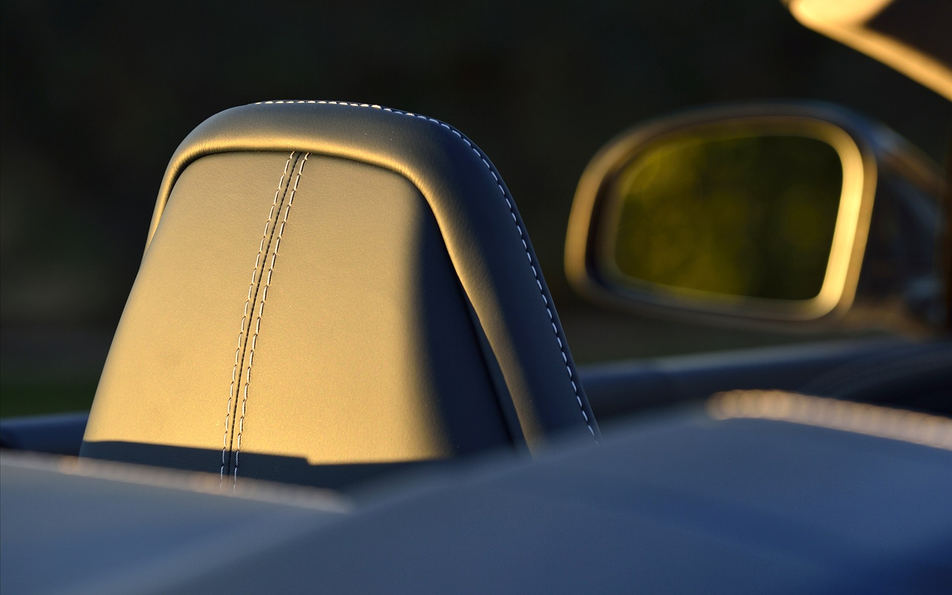 Aston Martin Vanquish Volante 2014