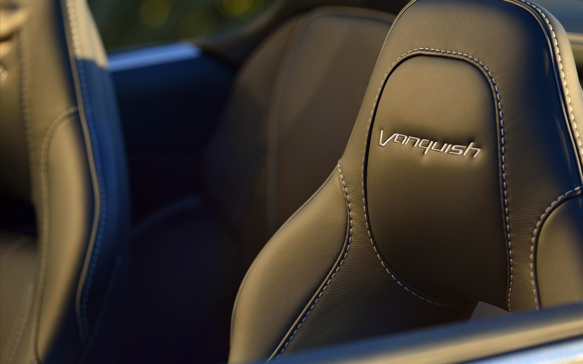 Aston Martin Vanquish Volante 2014