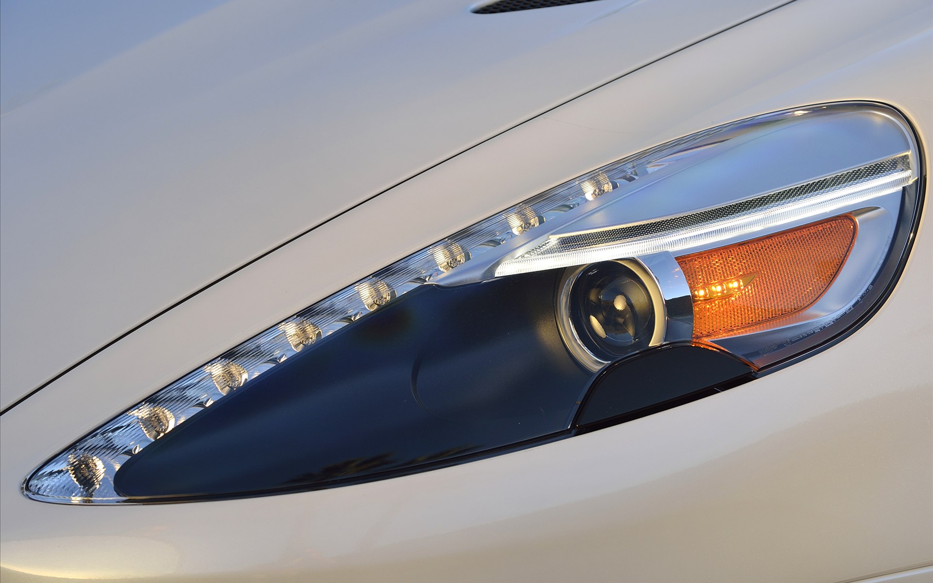 Aston Martin Vanquish Volante 2014