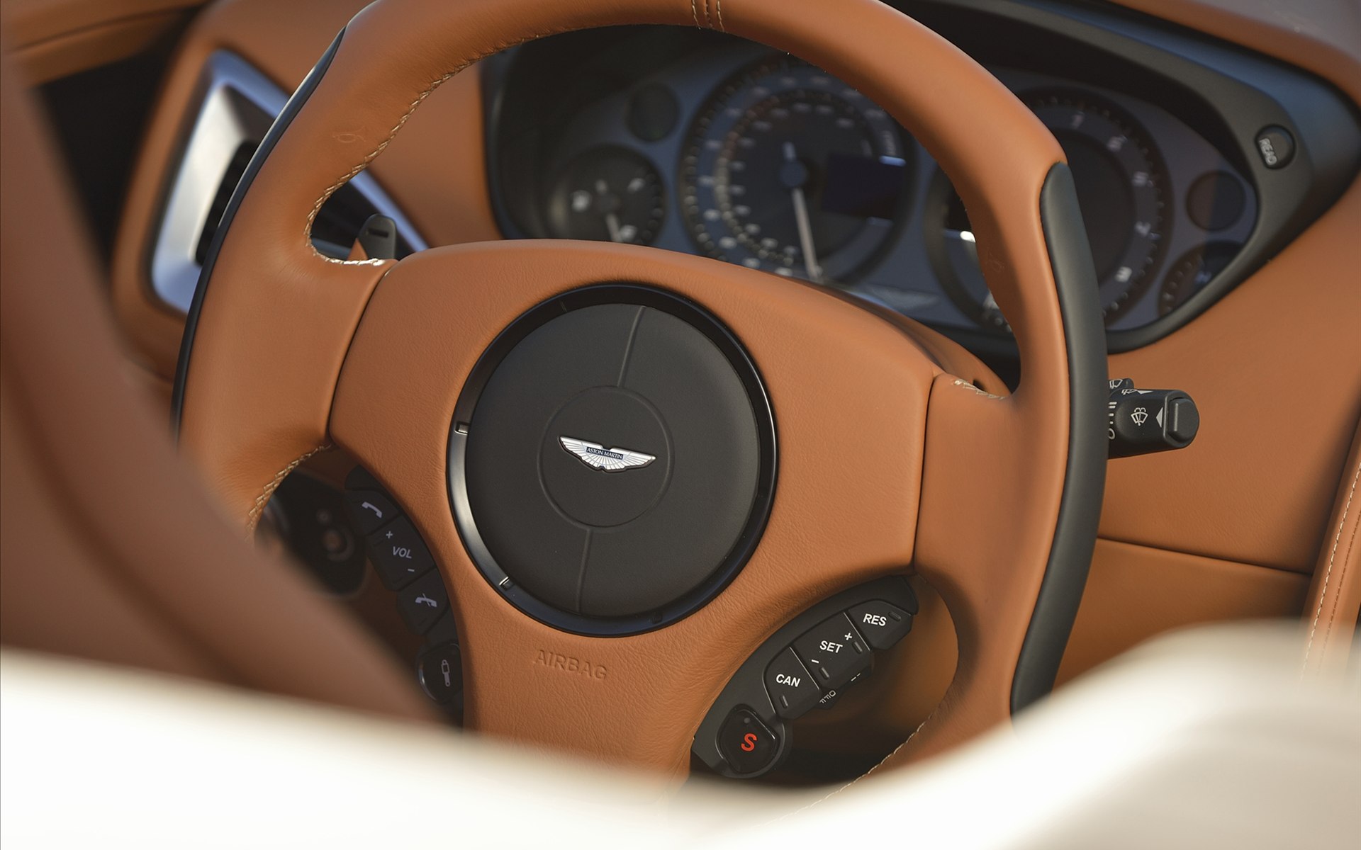 Aston Martin Vanquish Volante 2014