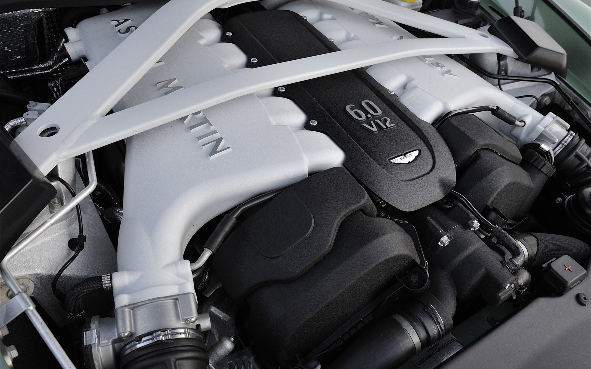 Aston Martin Vanquish Volante 2014