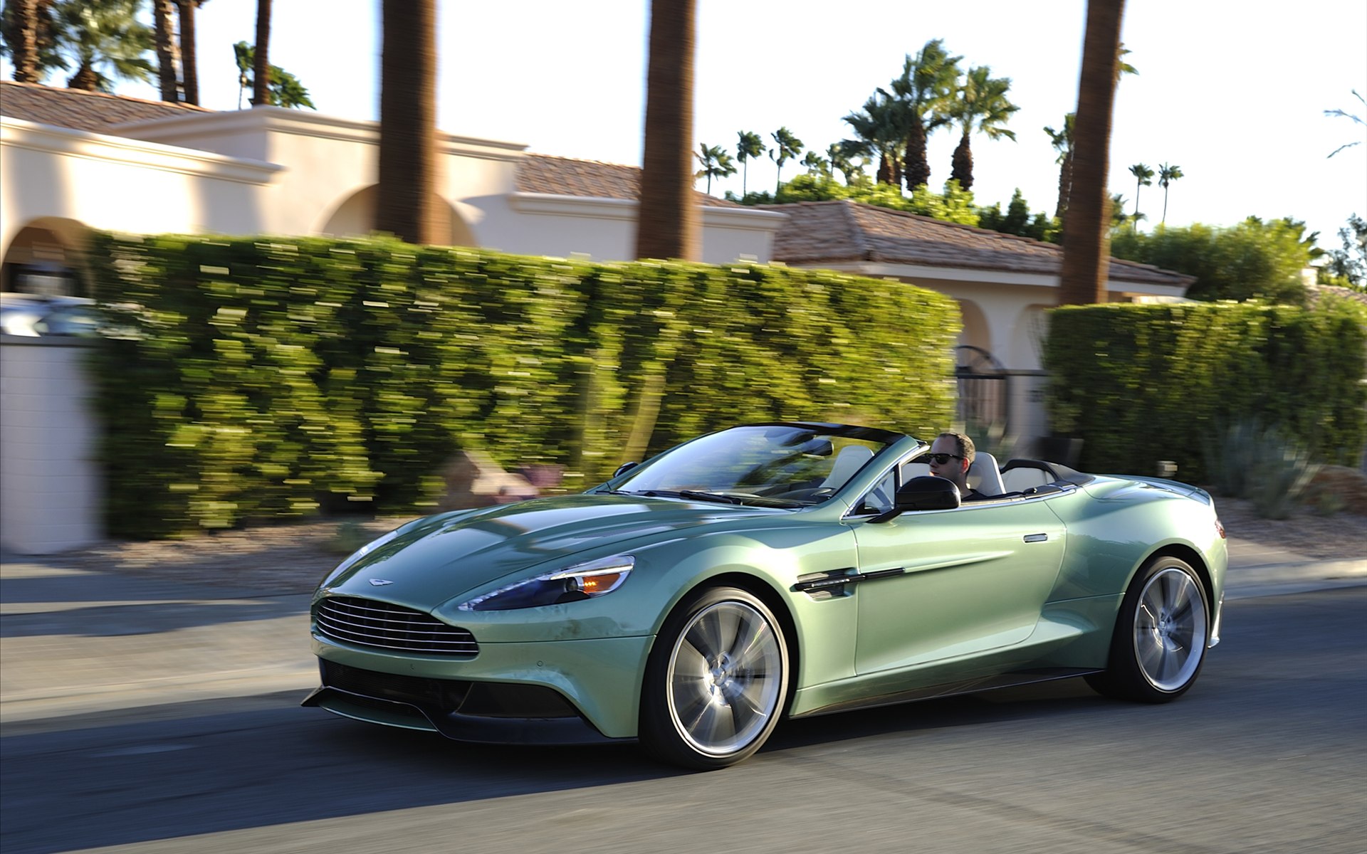 Aston Martin Vanquish Volante 2014
