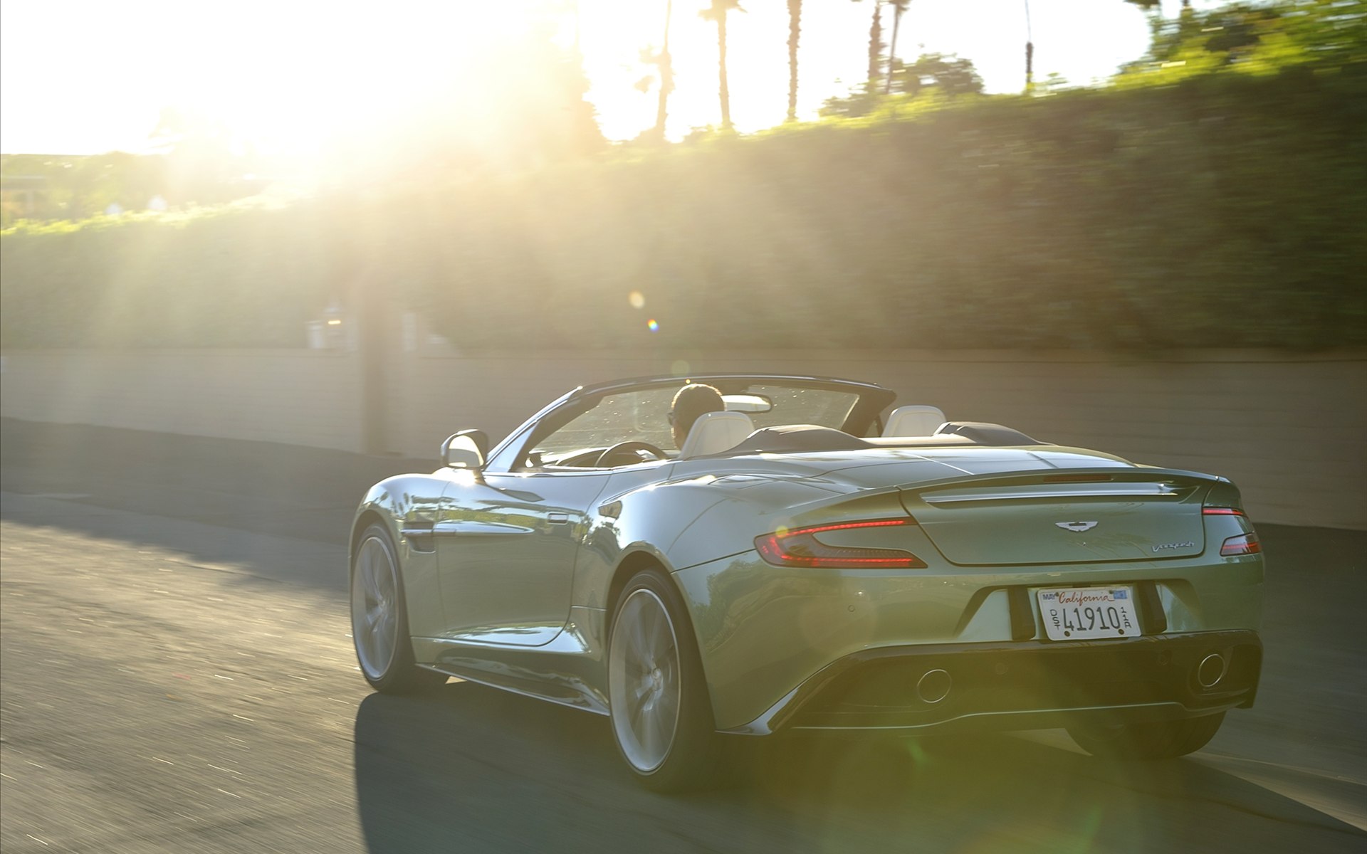 Aston Martin Vanquish Volante 2014