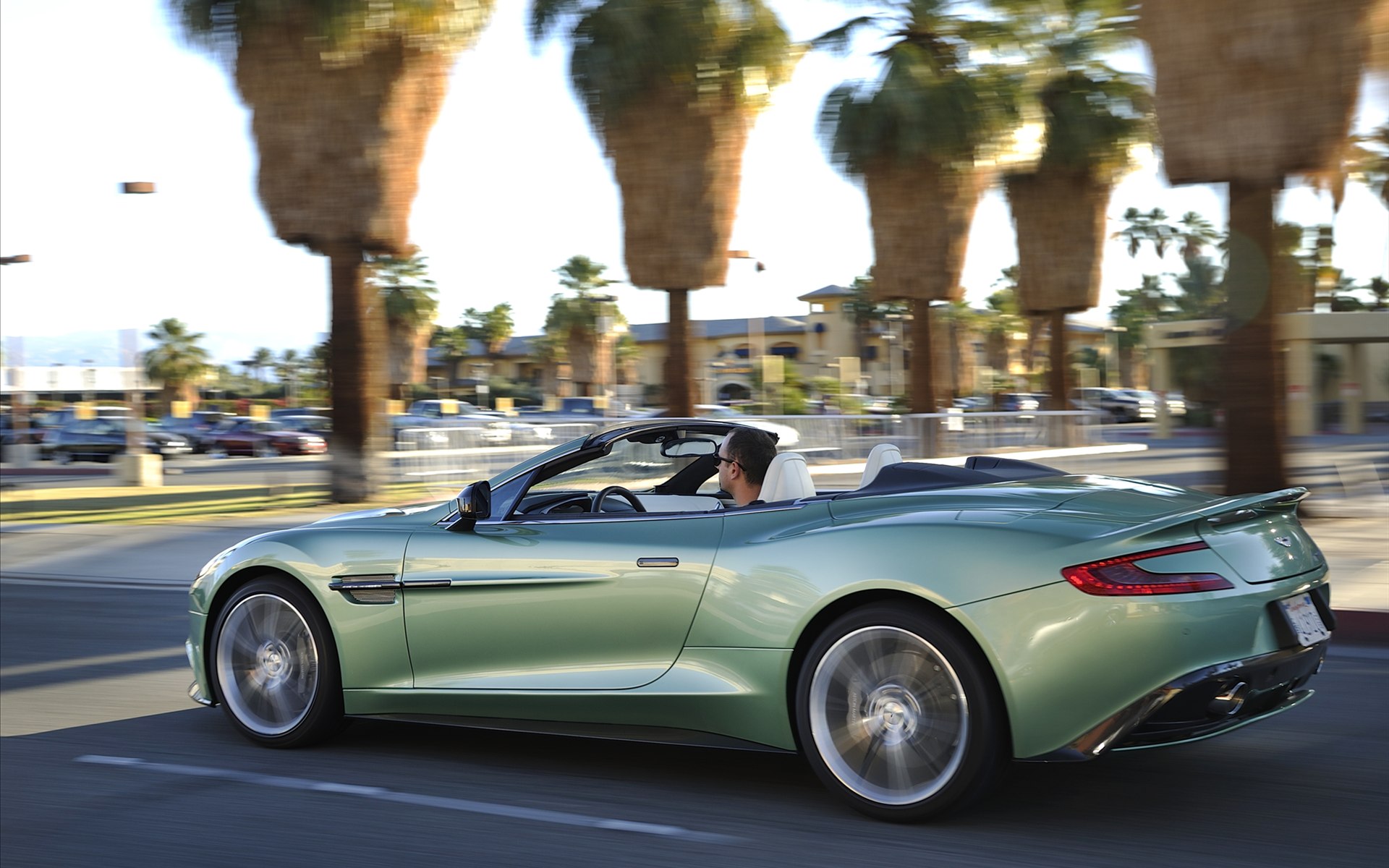 Aston Martin Vanquish Volante 2014
