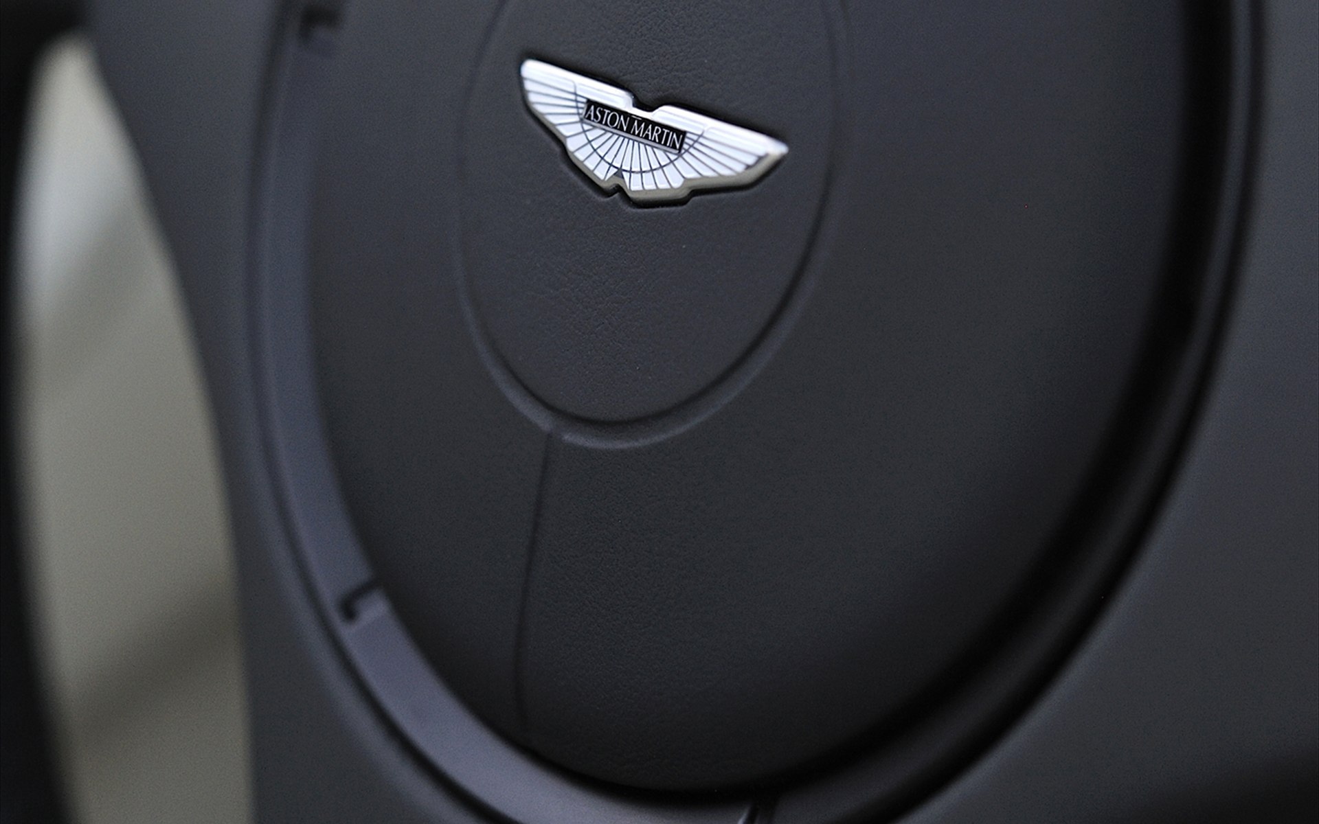 Aston Martin Vanquish Volante 2014